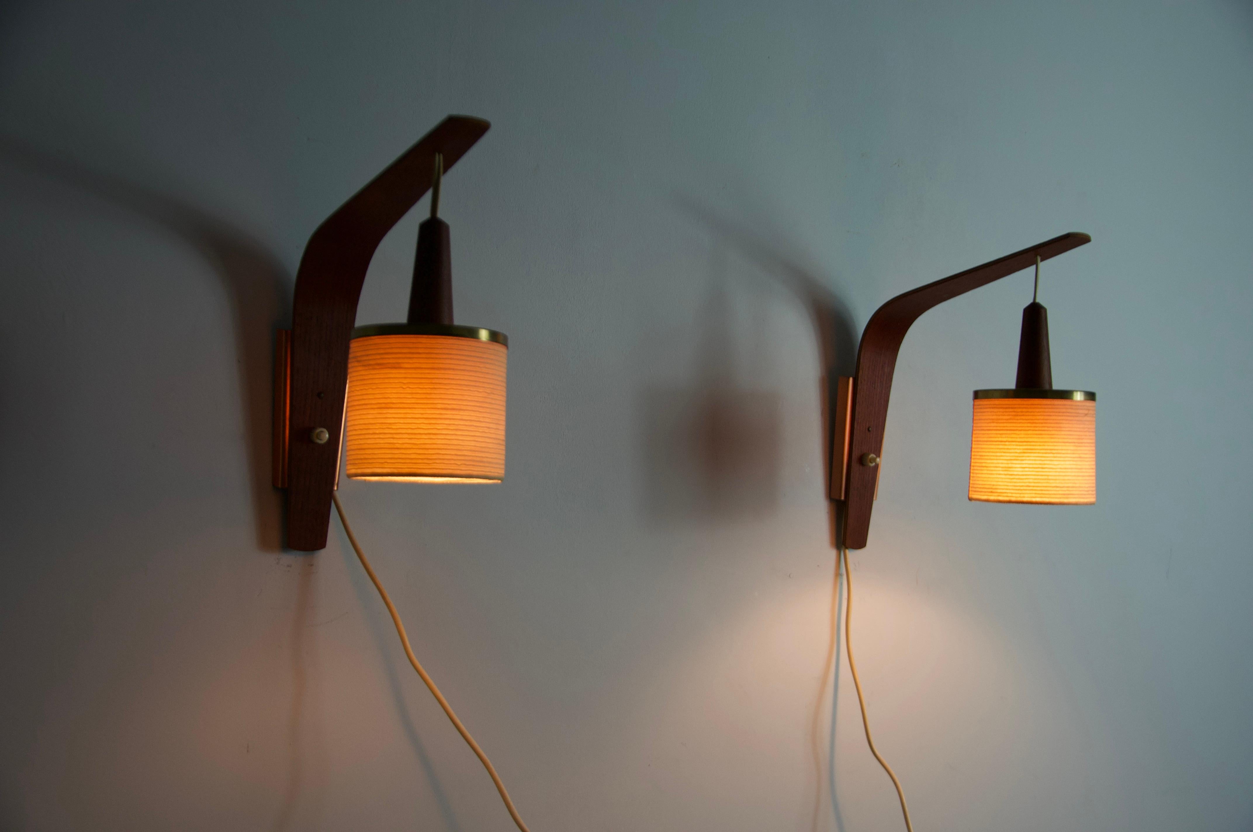 Lampade da parete in teak e con paralume in tessuto, anni '60, Germania in vendita 9