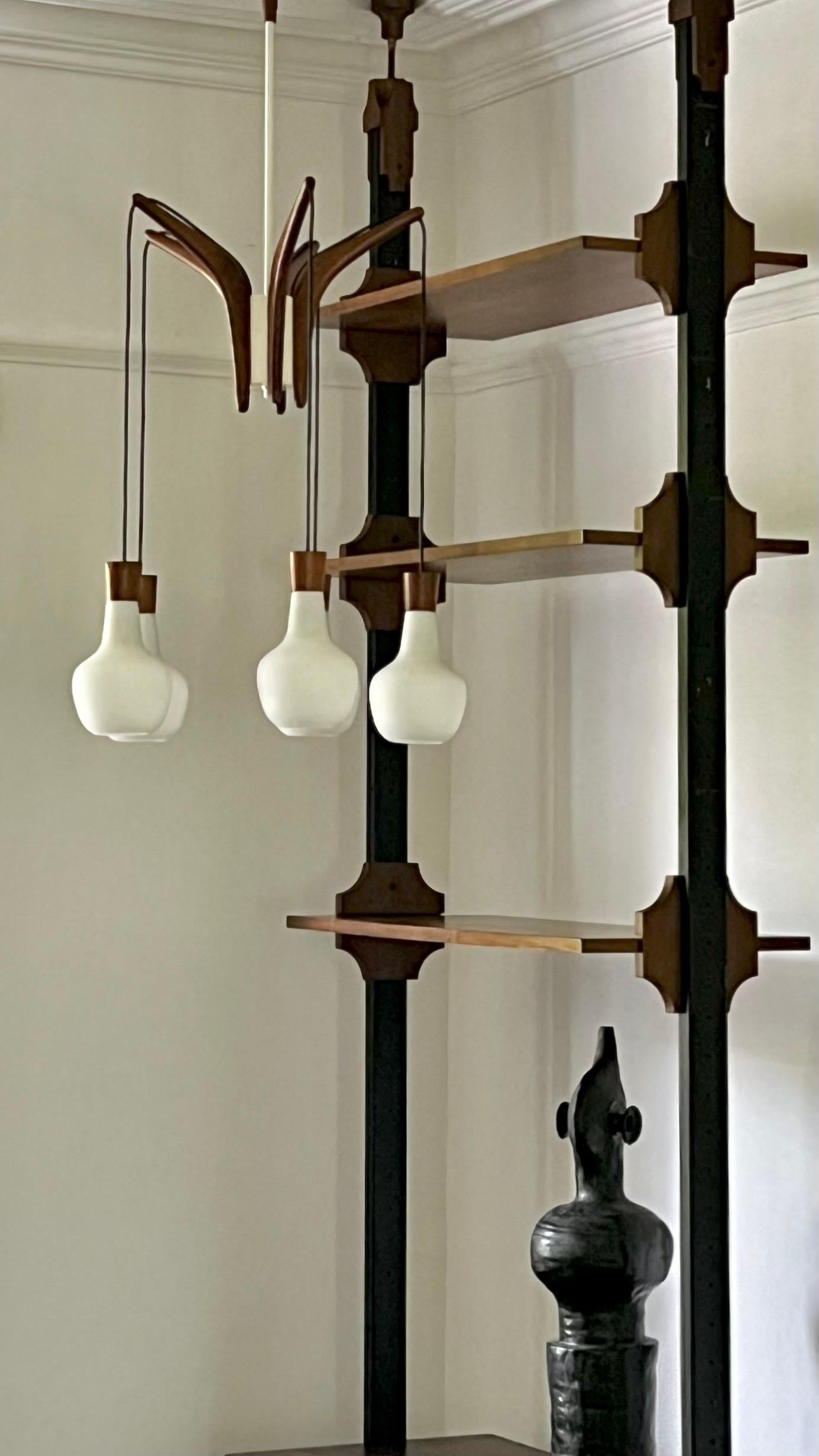 Lampadario in teak e vetro a cinque bracci, metà del XX secolo, Svezia in vendita 3