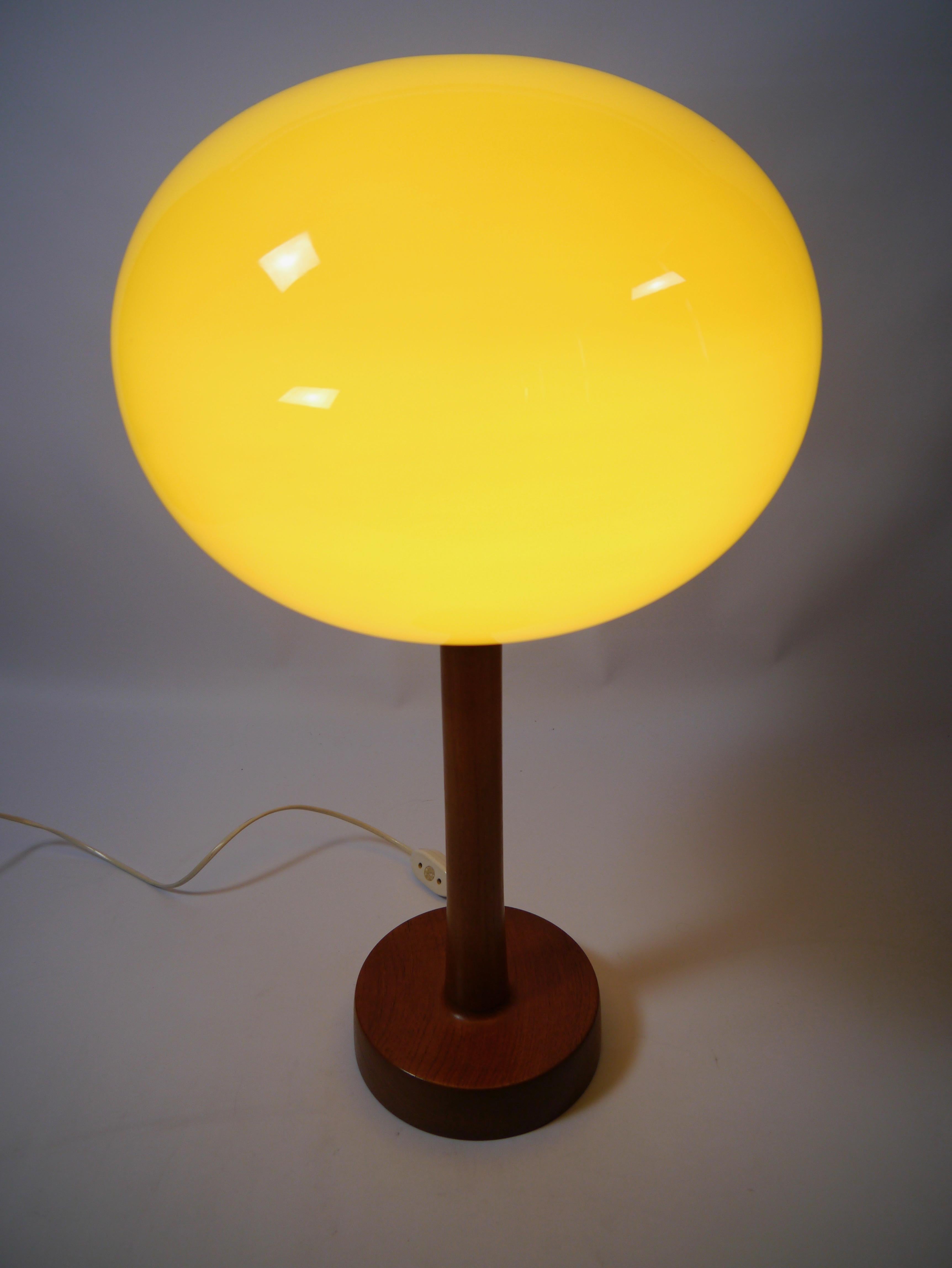 Teak and Glass Table Lamp by Uno & Östen Kristiansson for Luxus, Sweden 1960s In Good Condition In Barcelona, ES