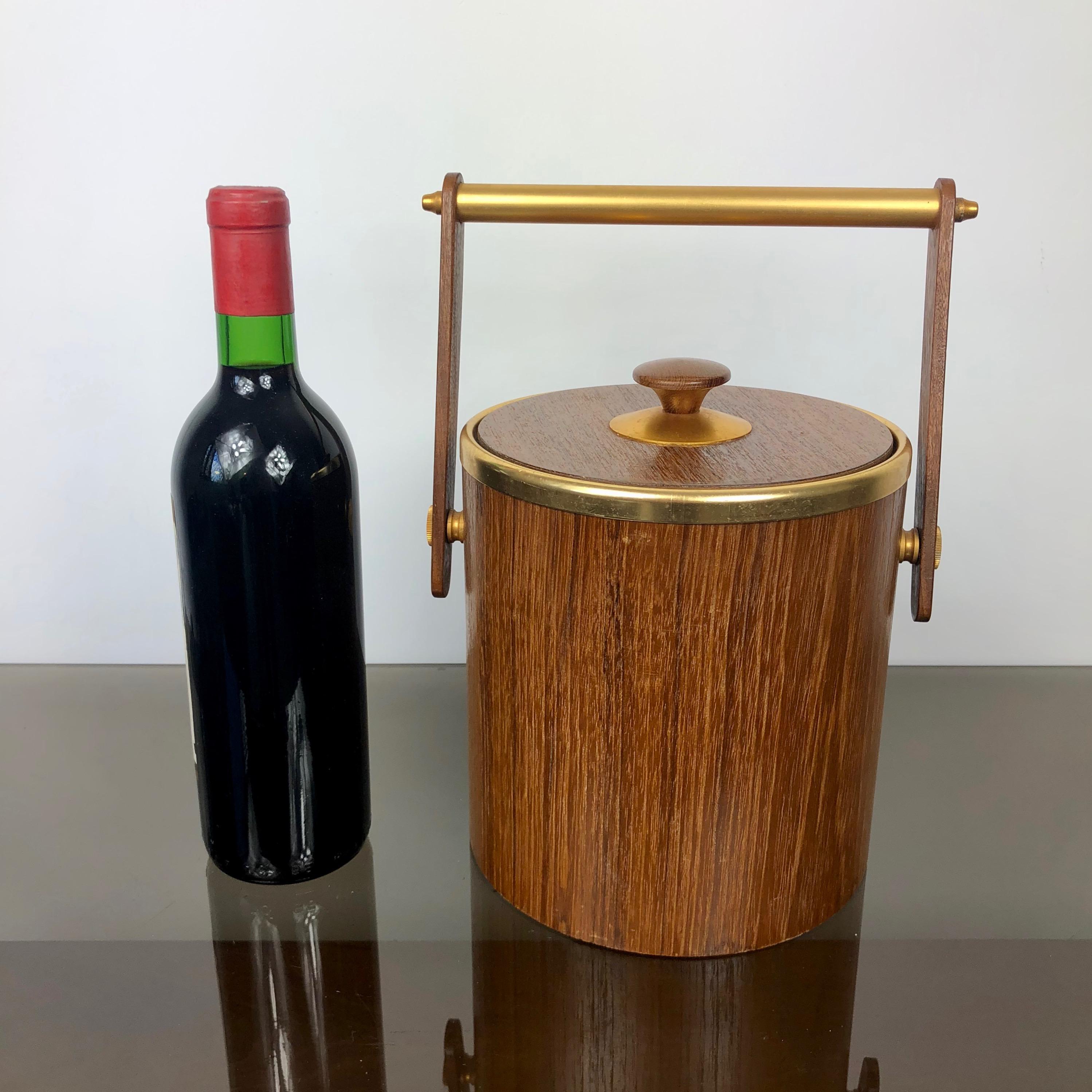 Teak and Gold Metal Ice Bucket Holder, Made in Italy, 1960s In Good Condition For Sale In Rome, IT