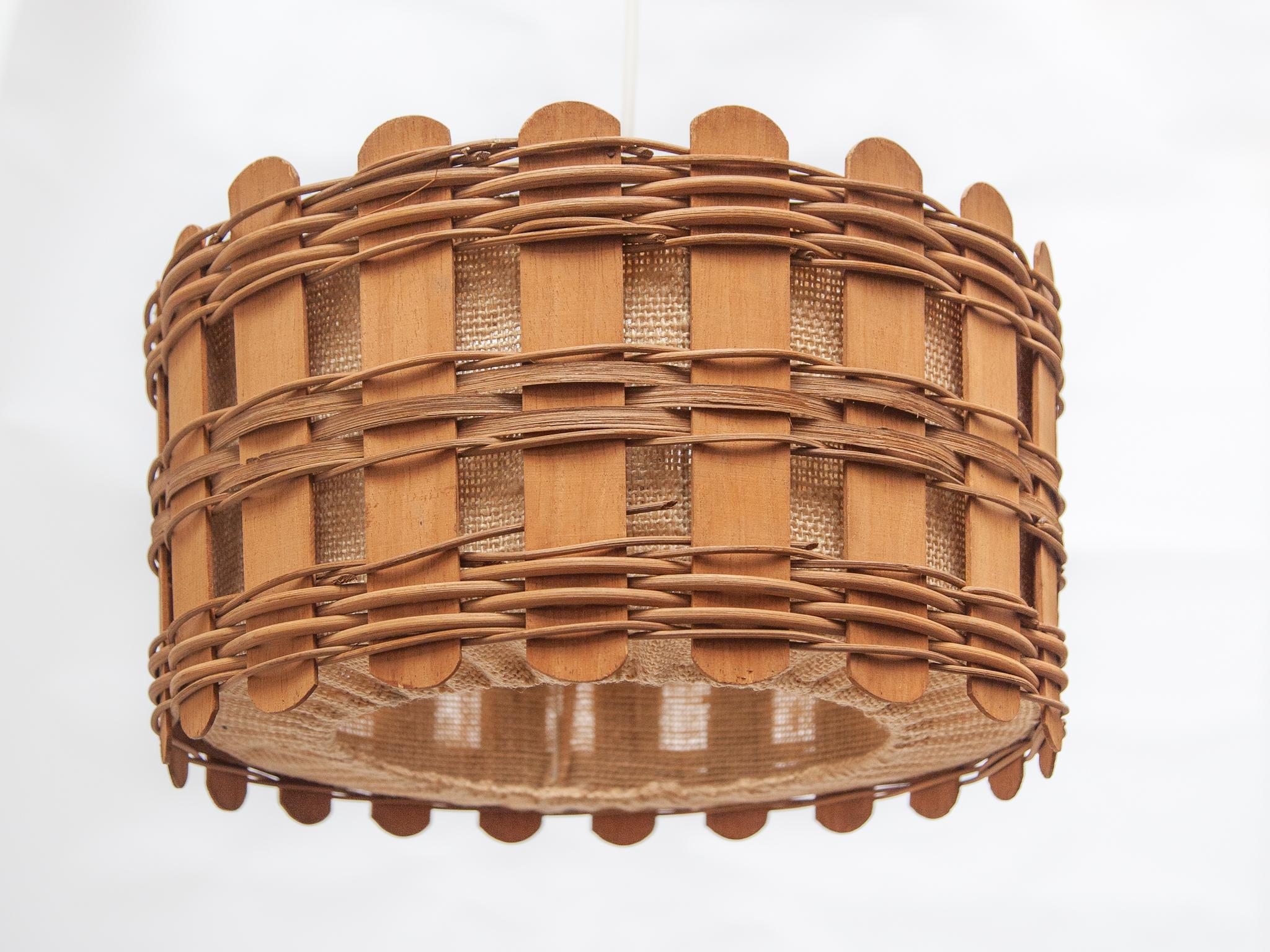 Runder Lampenschirm aus Teakholz und Jute mit Holzlatten und Stoff 1960er Jahre, entworfen von Massive Belgium.