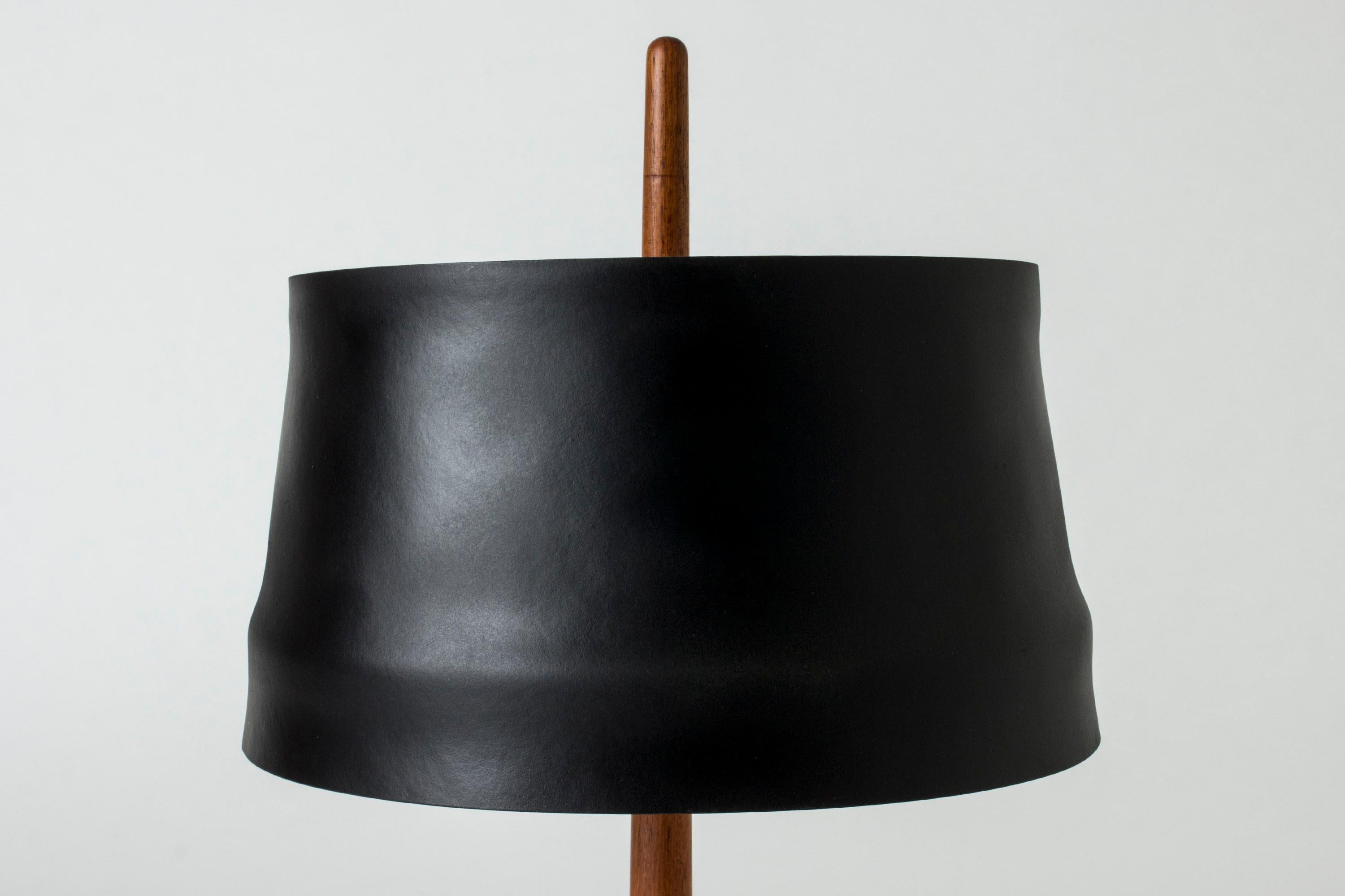Swedish Teak and Lacquered Black Metal Table Lamp by Alf Svensson for Bergboms, Sweden For Sale