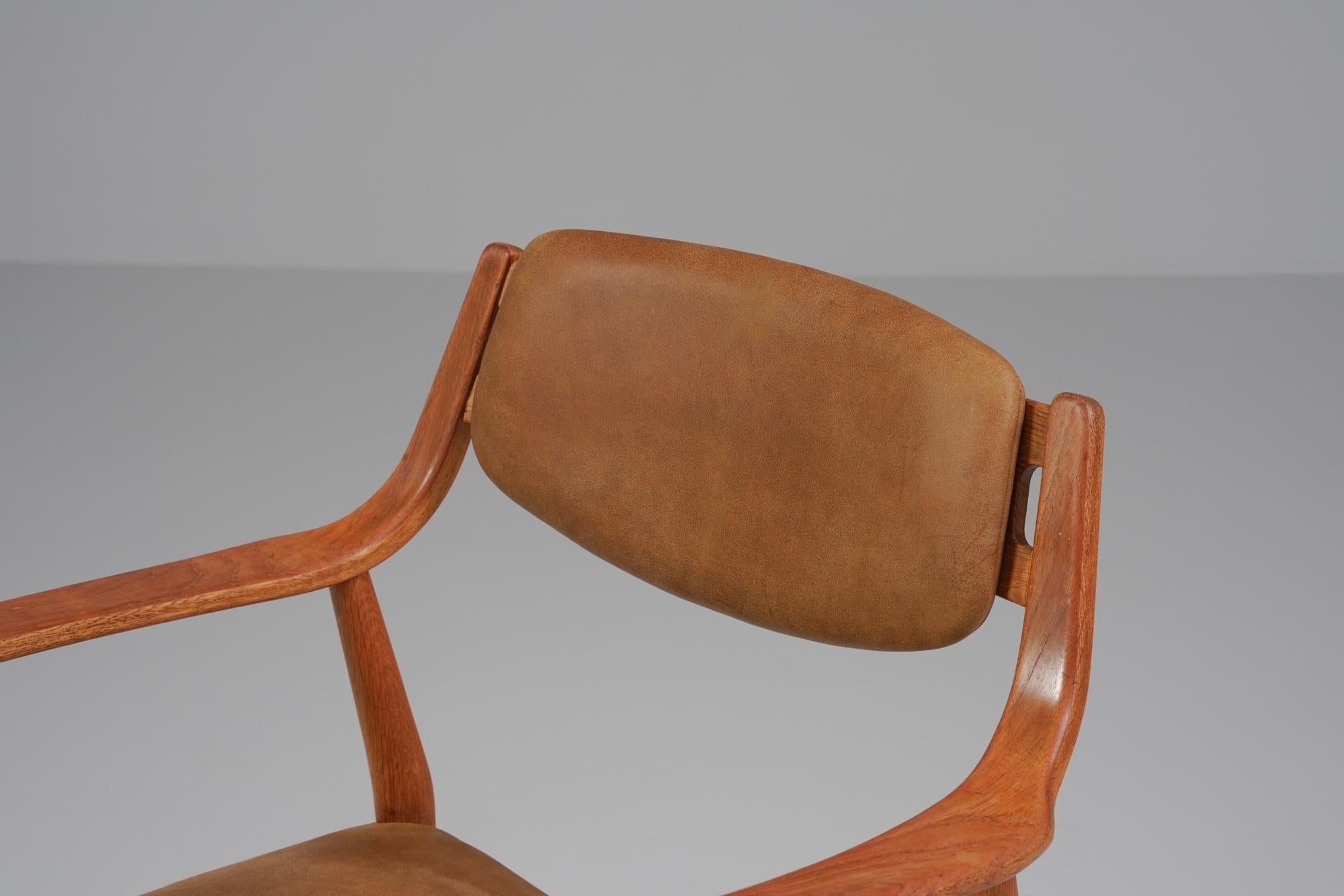 Scandinavo moderno Poltrona in teak e pelle, Danimarca, anni '60 in vendita