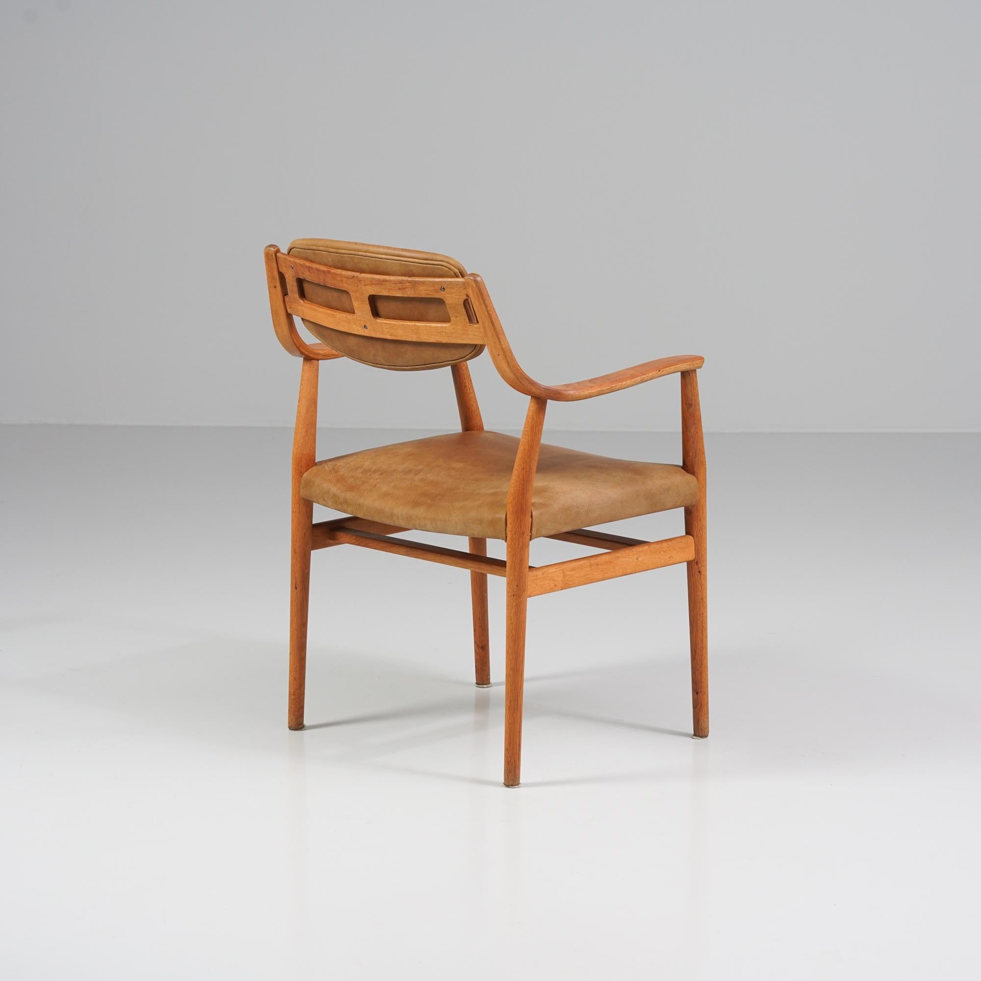 Metà XX secolo Poltrona in teak e pelle, Danimarca, anni '60 in vendita