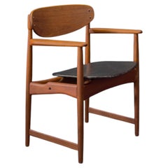 Silla de teca y cuero de Arne Hovmand-Olsen