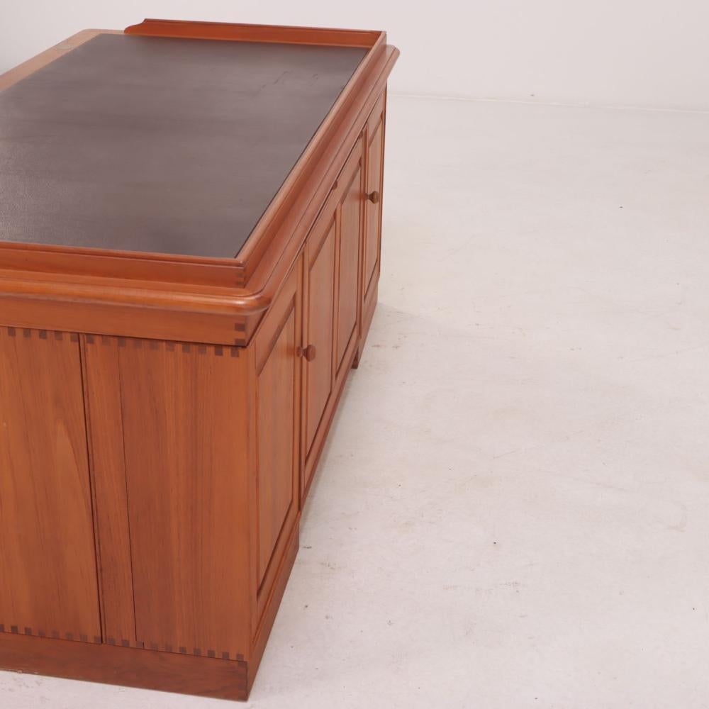 Teak and Leather Desk by Finn Hansen, c. 1980 In Good Condition For Sale In Brooklyn, NY