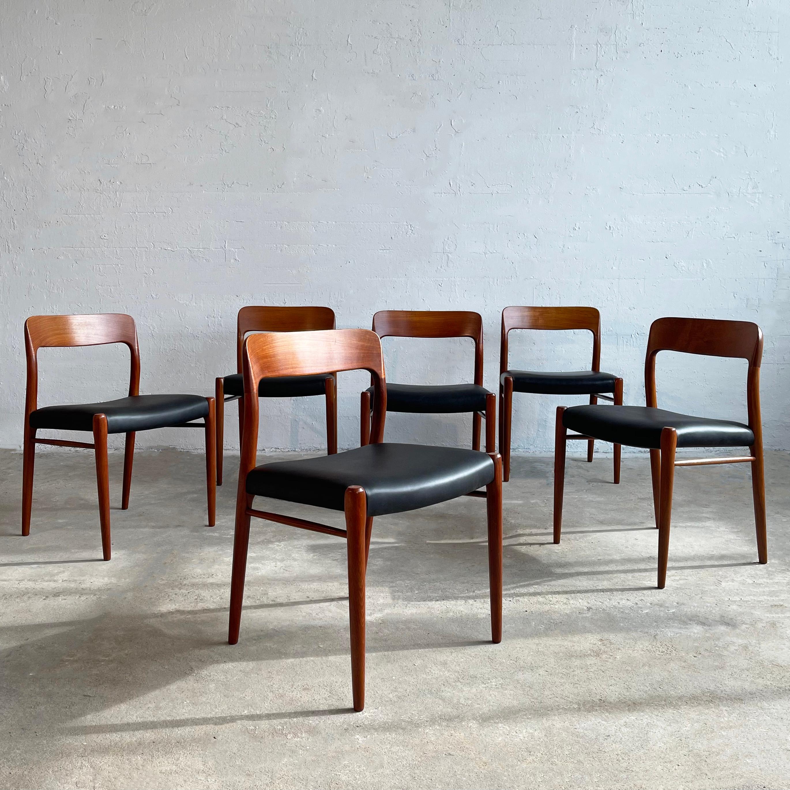 Teak And Leather Model 75 Dining Chairs By Niels O Møller In Good Condition For Sale In Brooklyn, NY