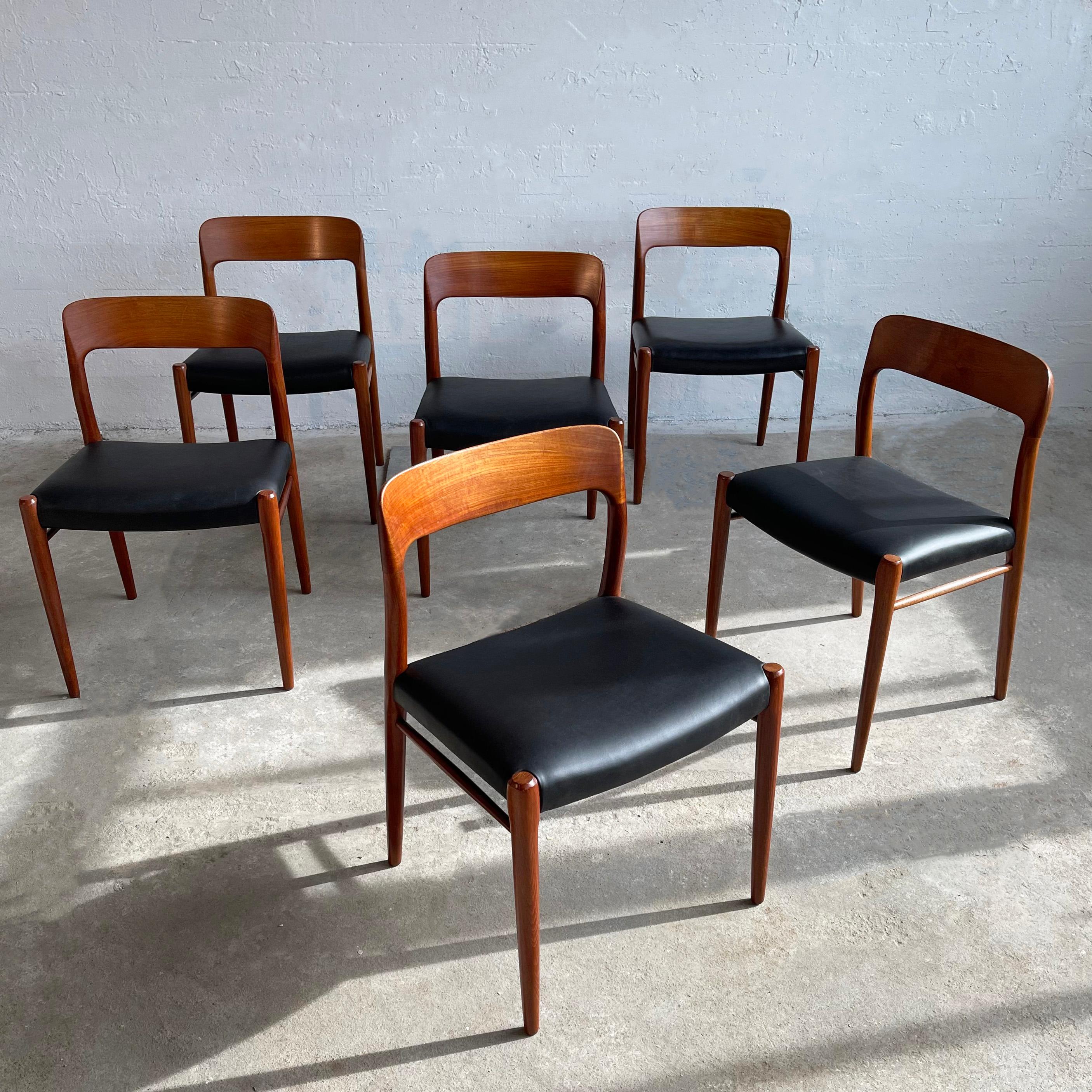 Cuir Chaises de salle à manger modèle 75 en teck et cuir par Niels O Møller en vente