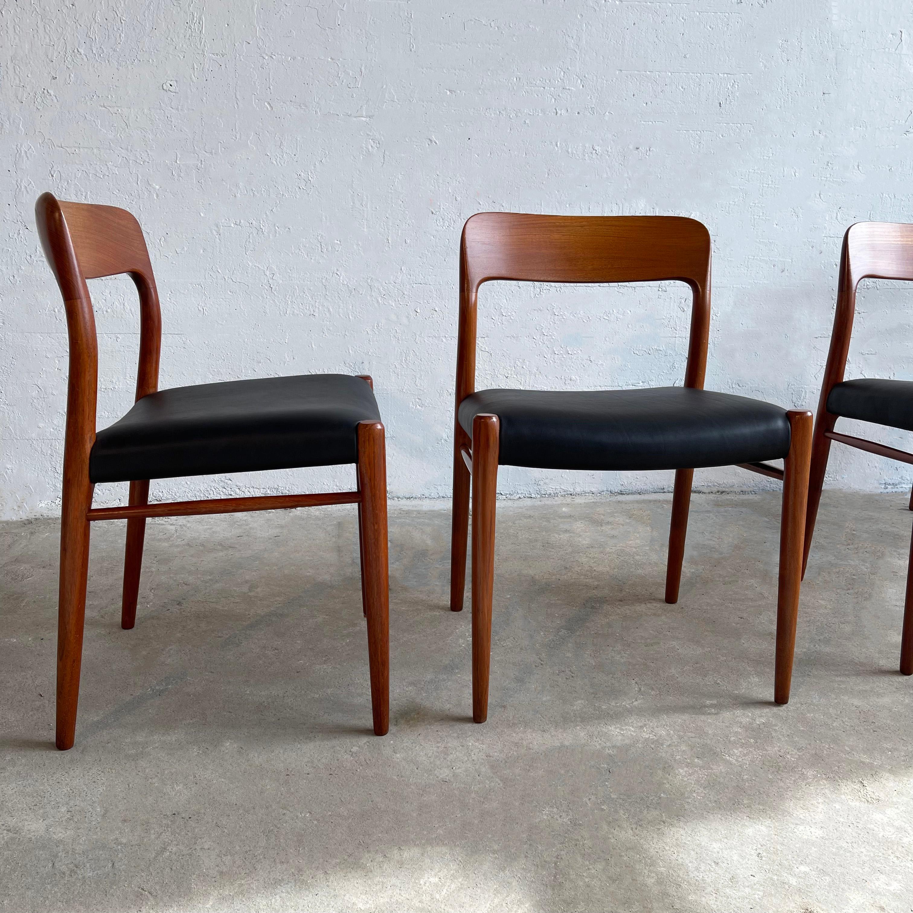 Chaises de salle à manger modèle 75 en teck et cuir par Niels O Møller en vente 3