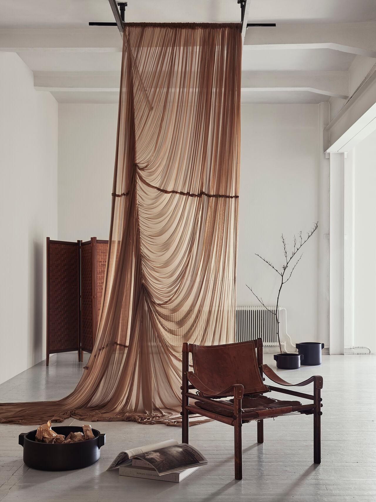 Alberts Tibro, a renowned furniture maker, is known for its attention to detail and dedication to producing quality pieces. This room divider is no exception, showcasing the brand's commitment to excellence in design and craftsmanship.

Braided with