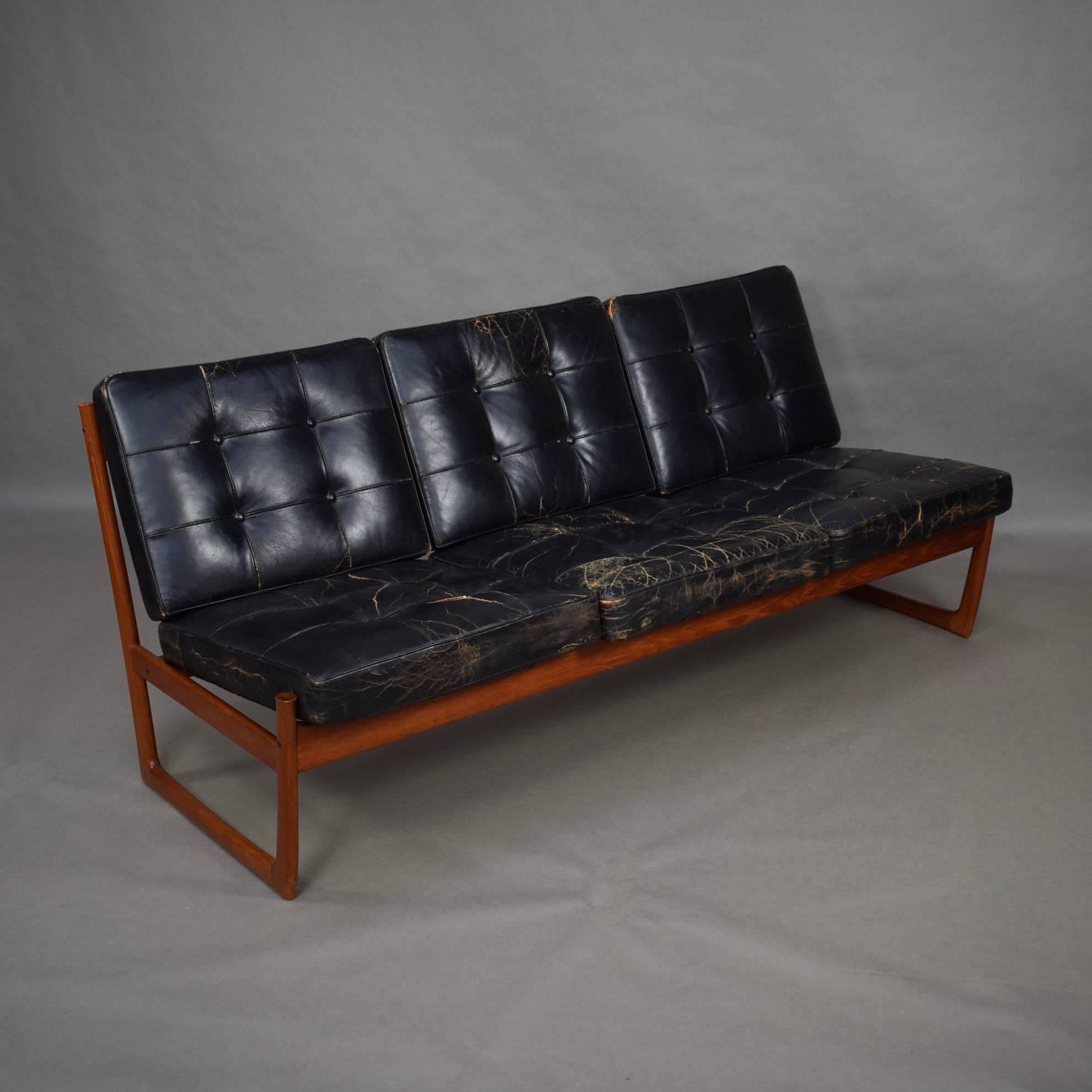 Teak and Leather Sofa Model FD130 by Hvidt and Molgaard-Nielsen, circa 1950 In Good Condition In Pijnacker, Zuid-Holland