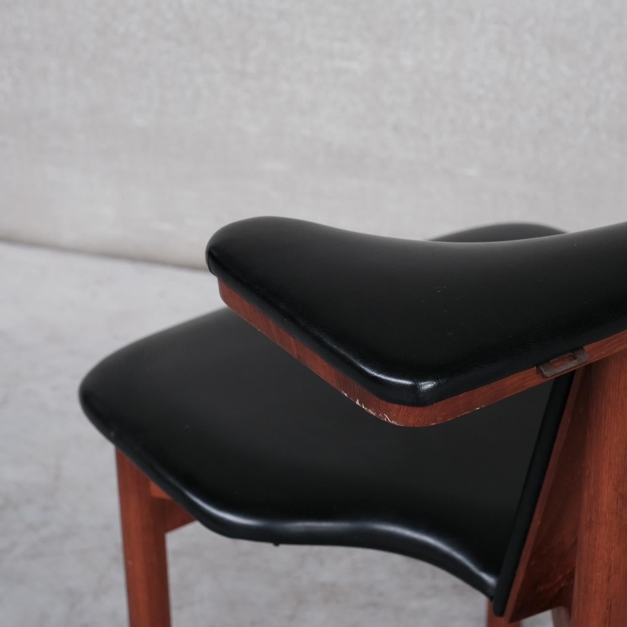 20ième siècle Chaise de bureau scandinave mi-siècle en teck et similicuir en vente