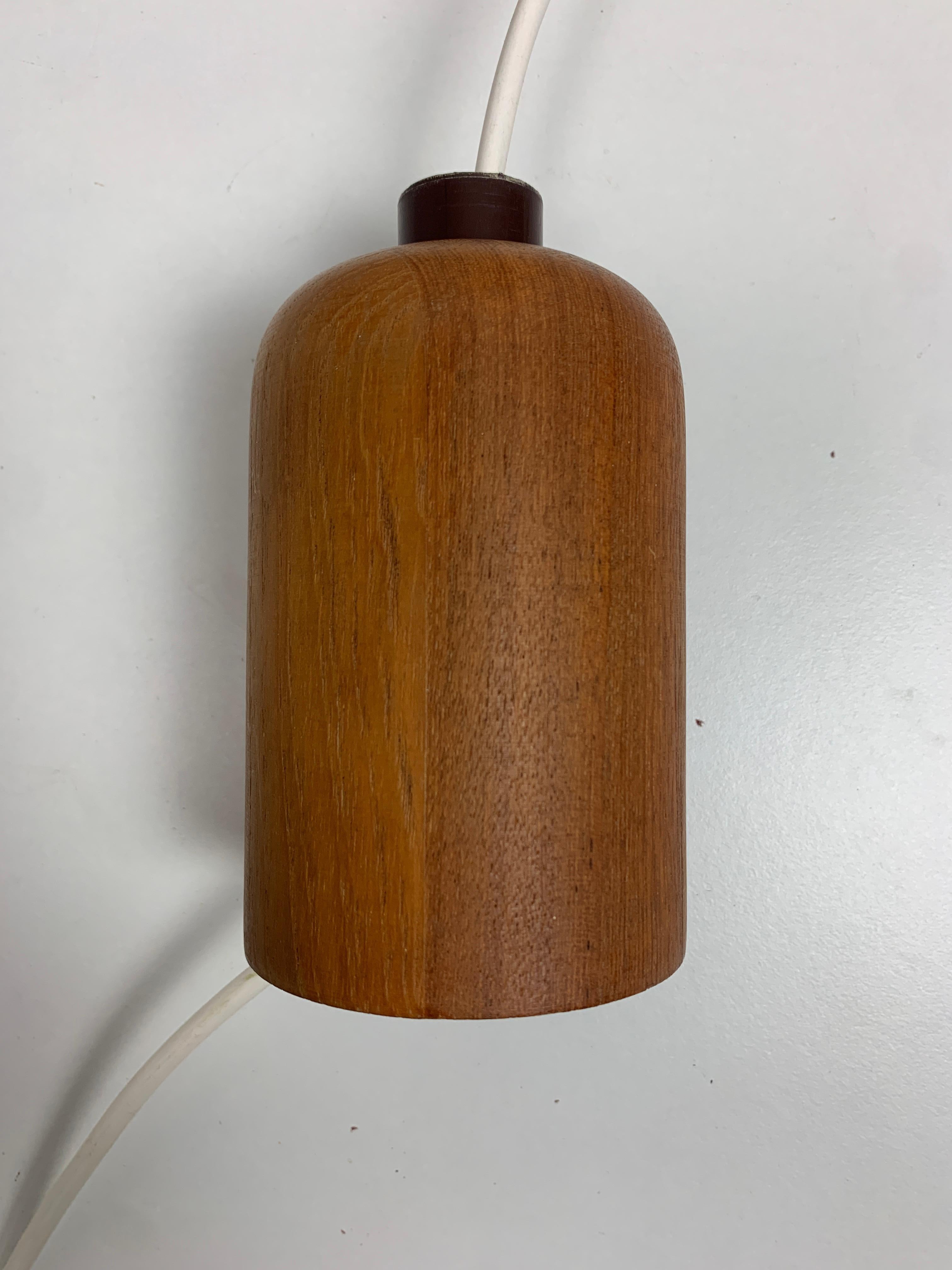 Lampada a sospensione a ombrello in teak e lino di Domus, anni '70 in vendita 4