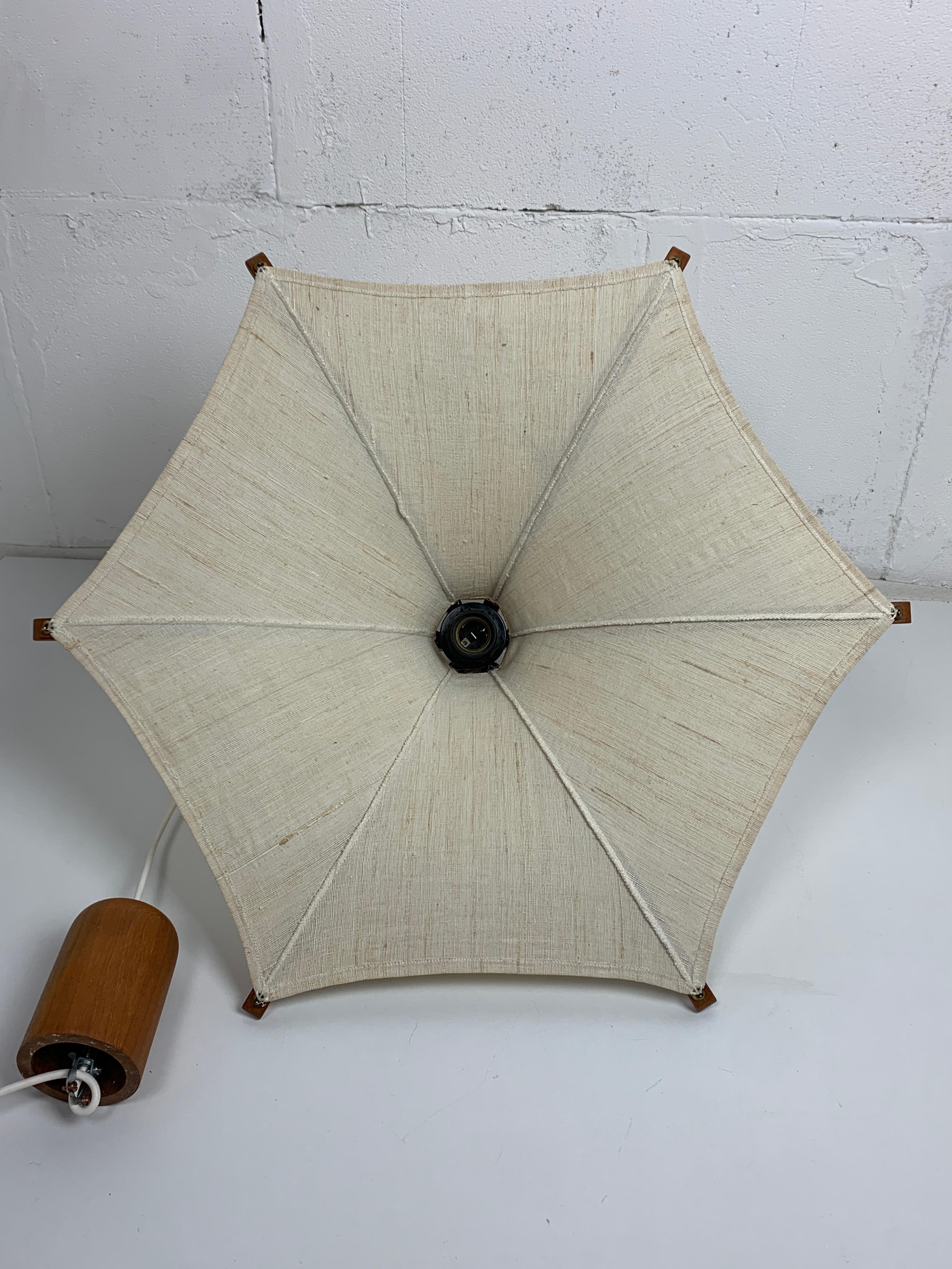 Lampada a sospensione a ombrello in teak e lino di Domus, anni '70 in vendita 6
