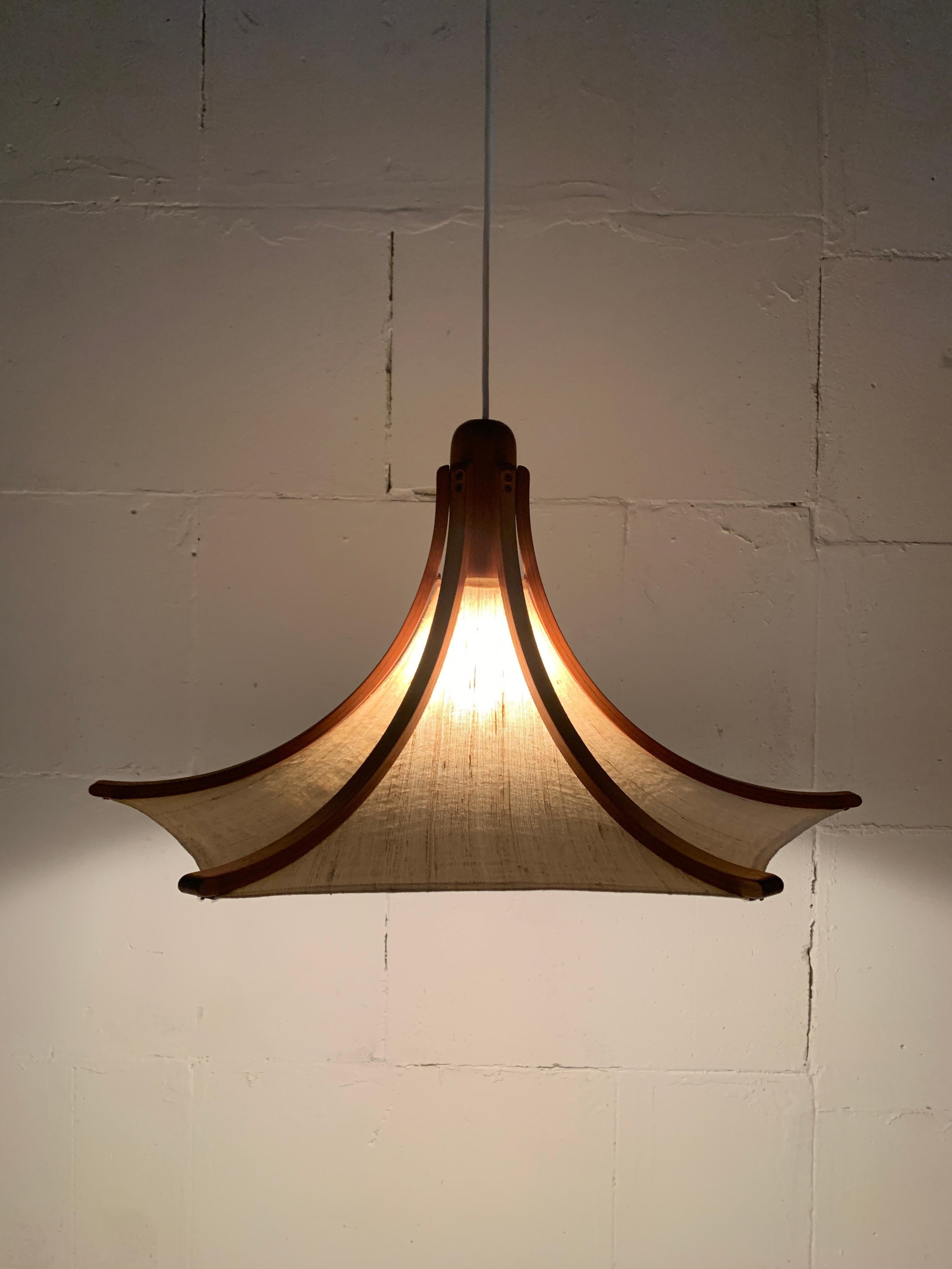 Lampada a sospensione a ombrello in teak e lino di Domus, anni '70 in vendita 7
