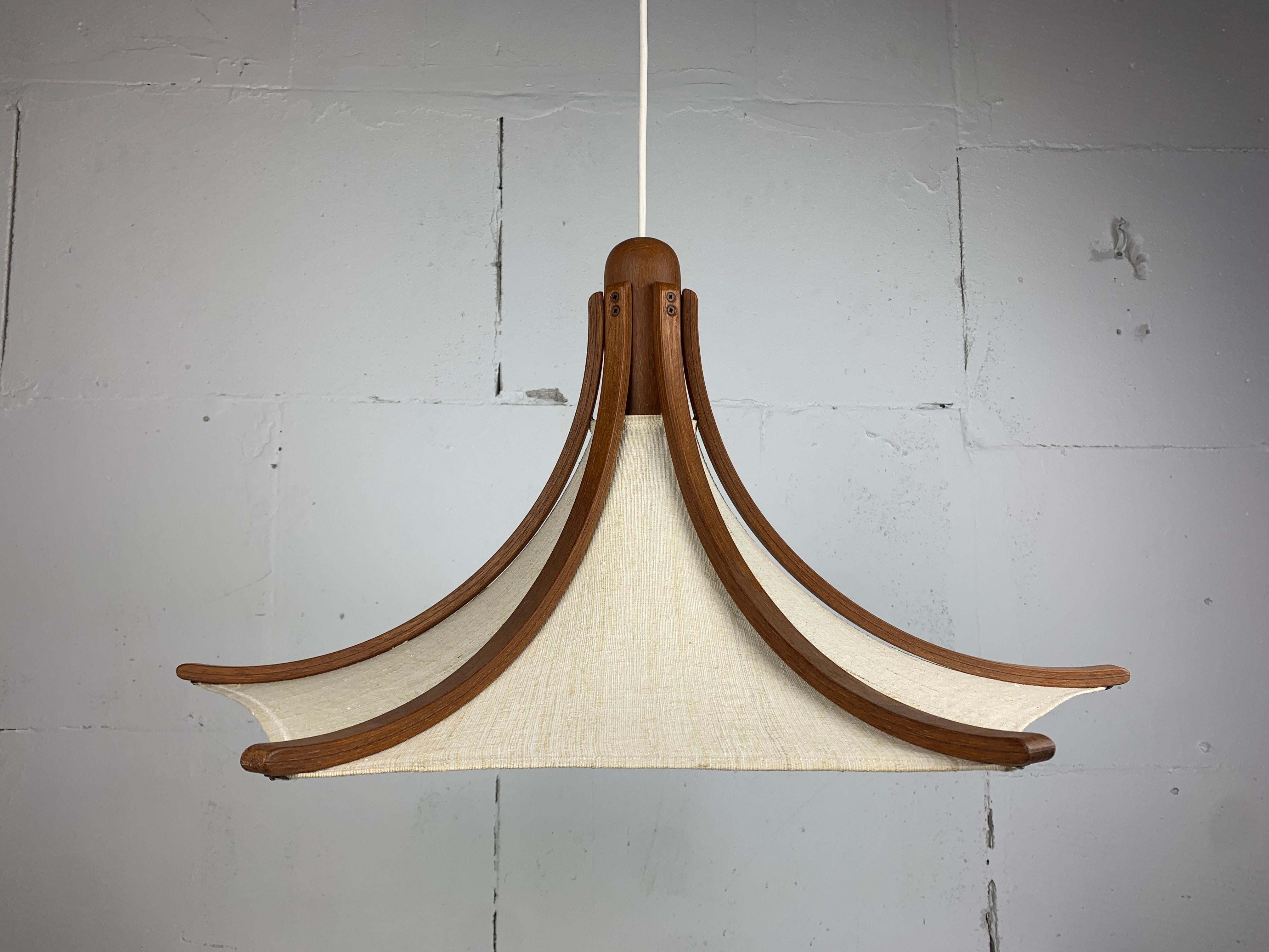 Scandinavo moderno Lampada a sospensione a ombrello in teak e lino di Domus, anni '70 in vendita