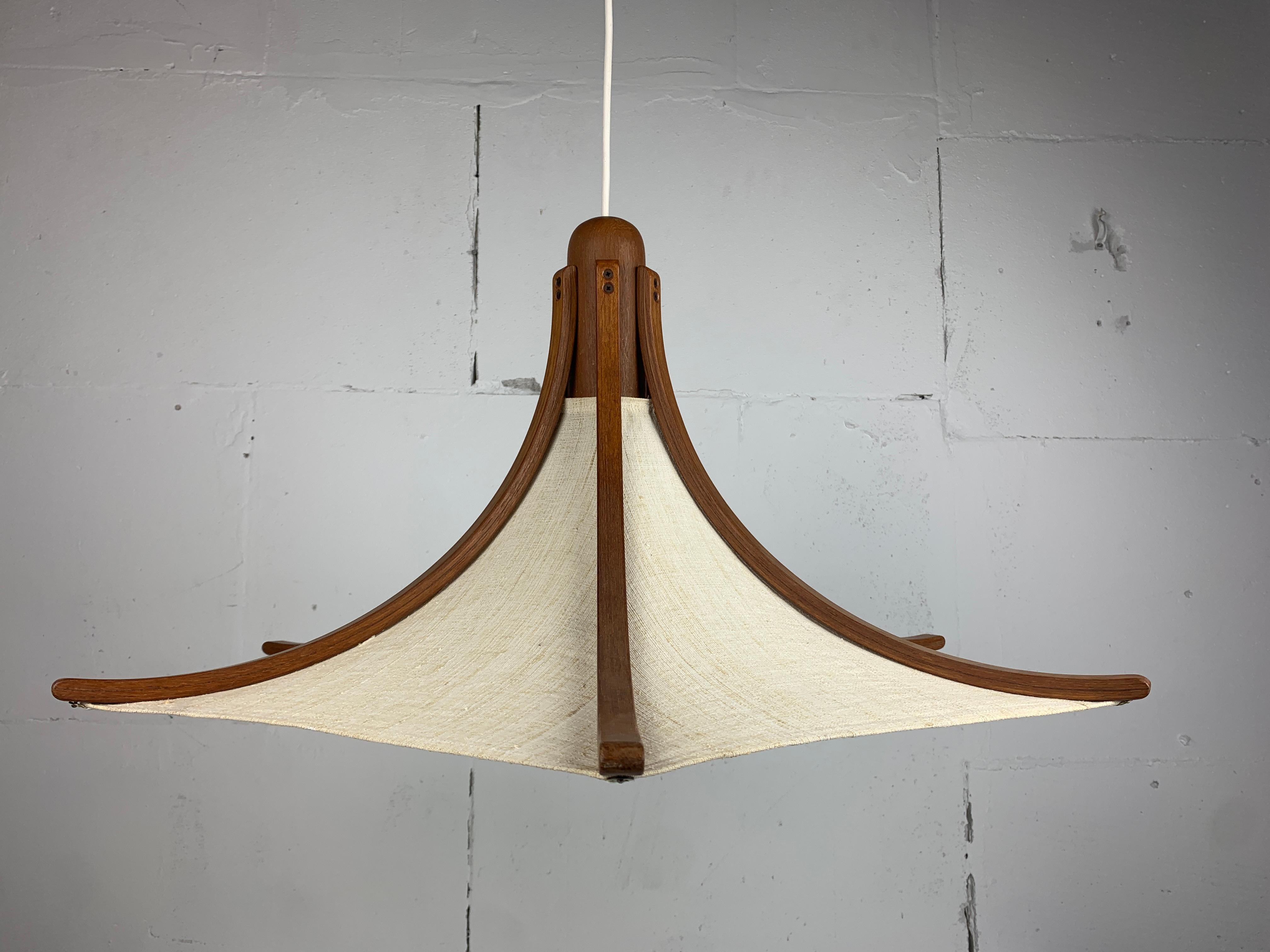 Danese Lampada a sospensione a ombrello in teak e lino di Domus, anni '70 in vendita
