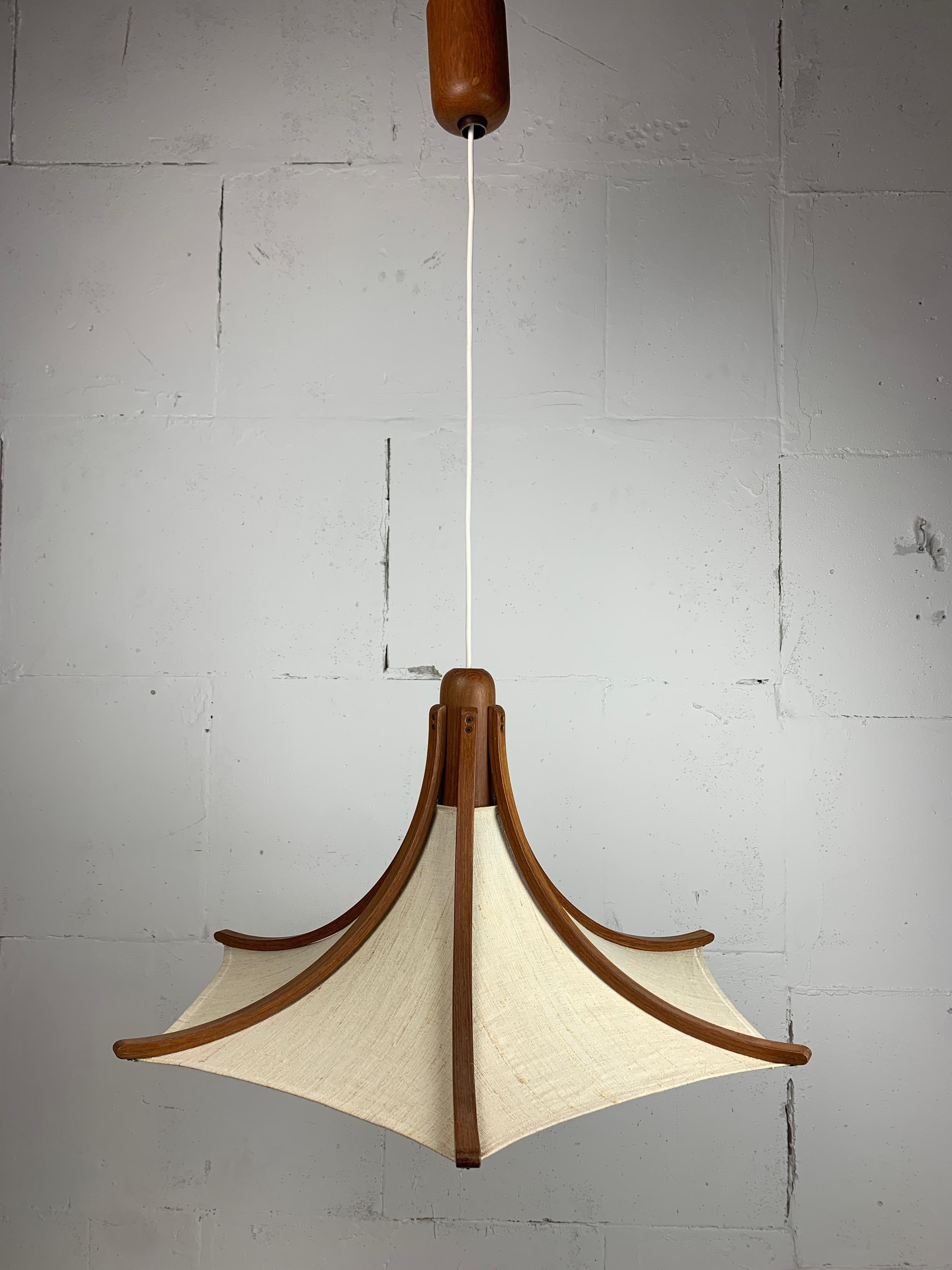 Lampada a sospensione a ombrello in teak e lino di Domus, anni '70 in vendita 2