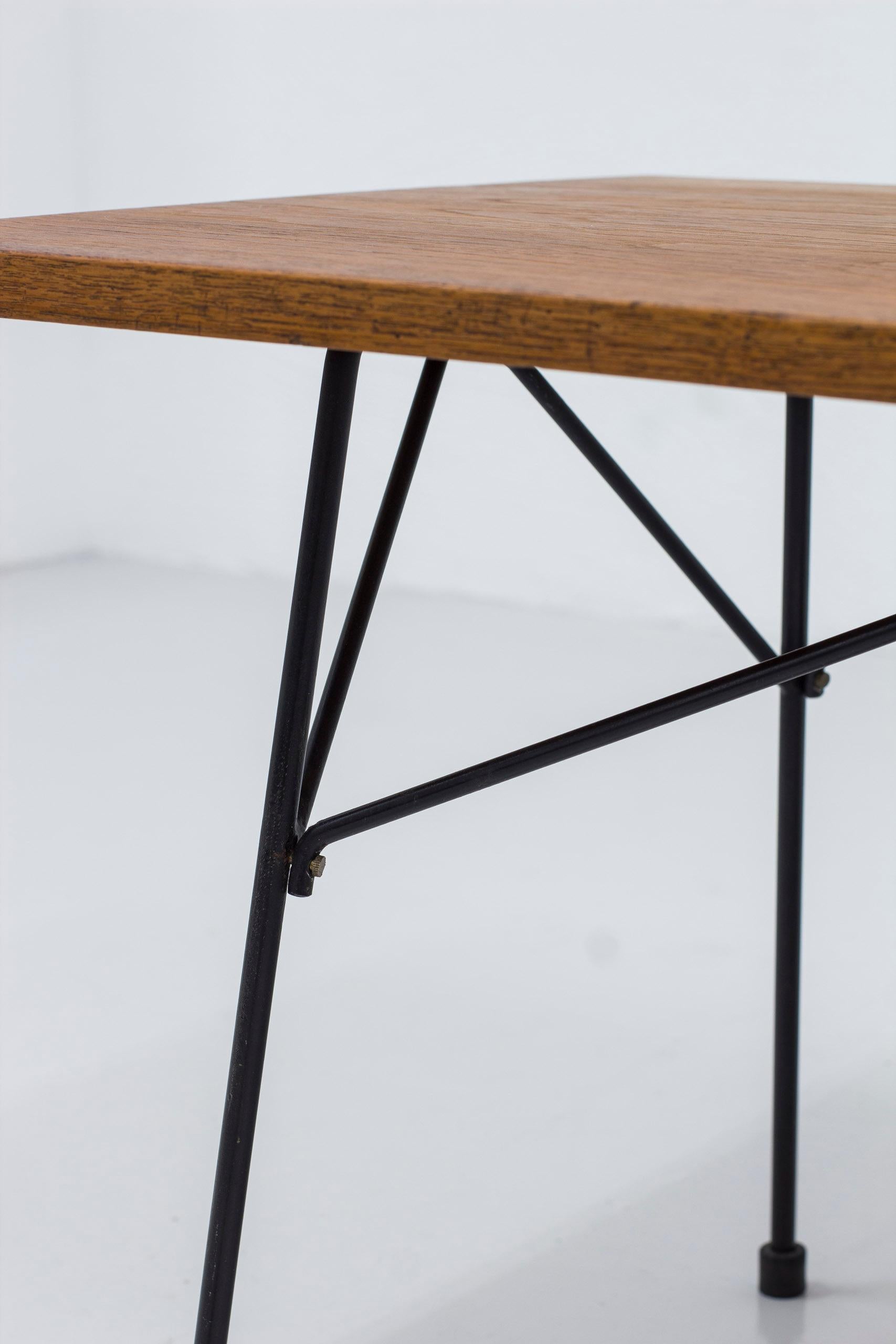 Teak and Metal Sofa Table Designed by Hans-Agne Jakobsson, Sweden, 1950s In Good Condition For Sale In Hägersten, SE