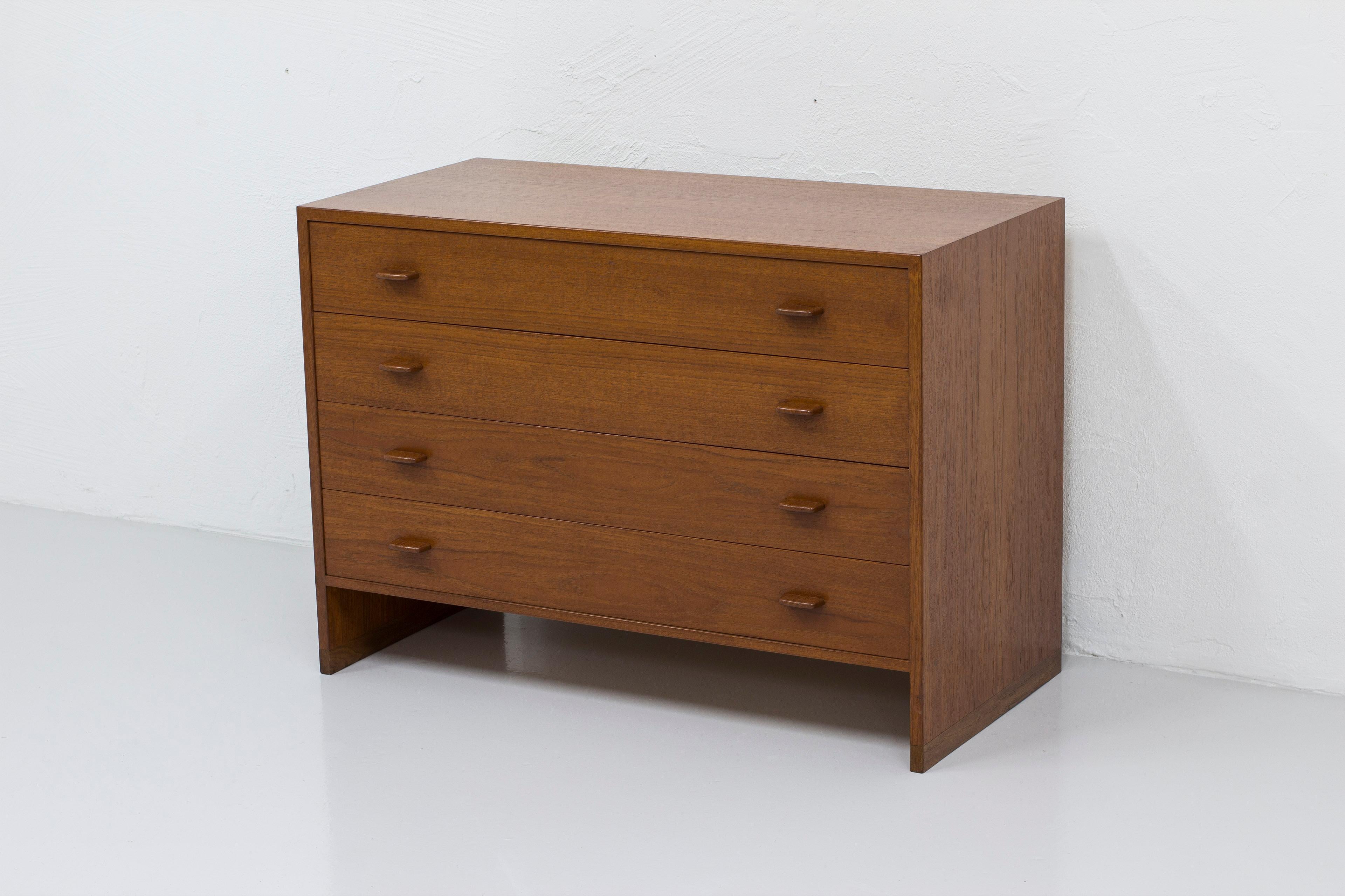 Chest of drawers model RY16 designed by Hans J. Wegner. Produced by RY Møbler during the 1950s. Made from teak with oak runners and oak dowel details. Inside of drawers made from light beech. Good vintage condition with age related wear and patina.