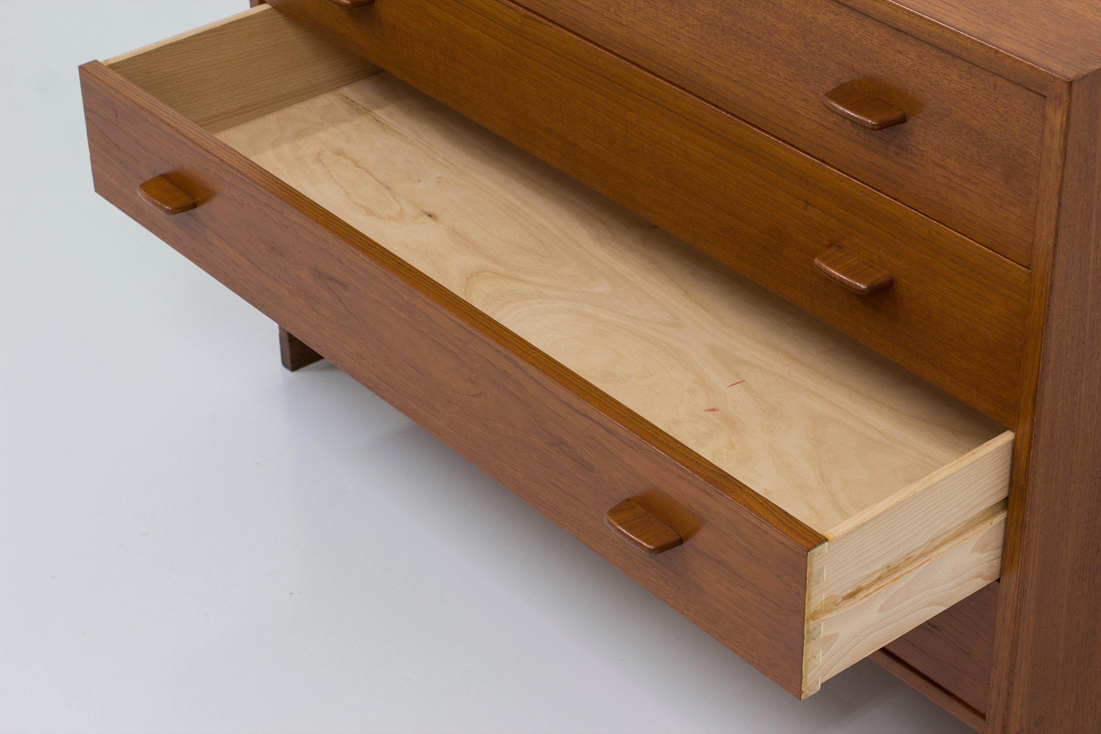 Mid-20th Century Teak and oak chest of drawers RY16 by Hans J. Wegner, Denmark 1960s For Sale