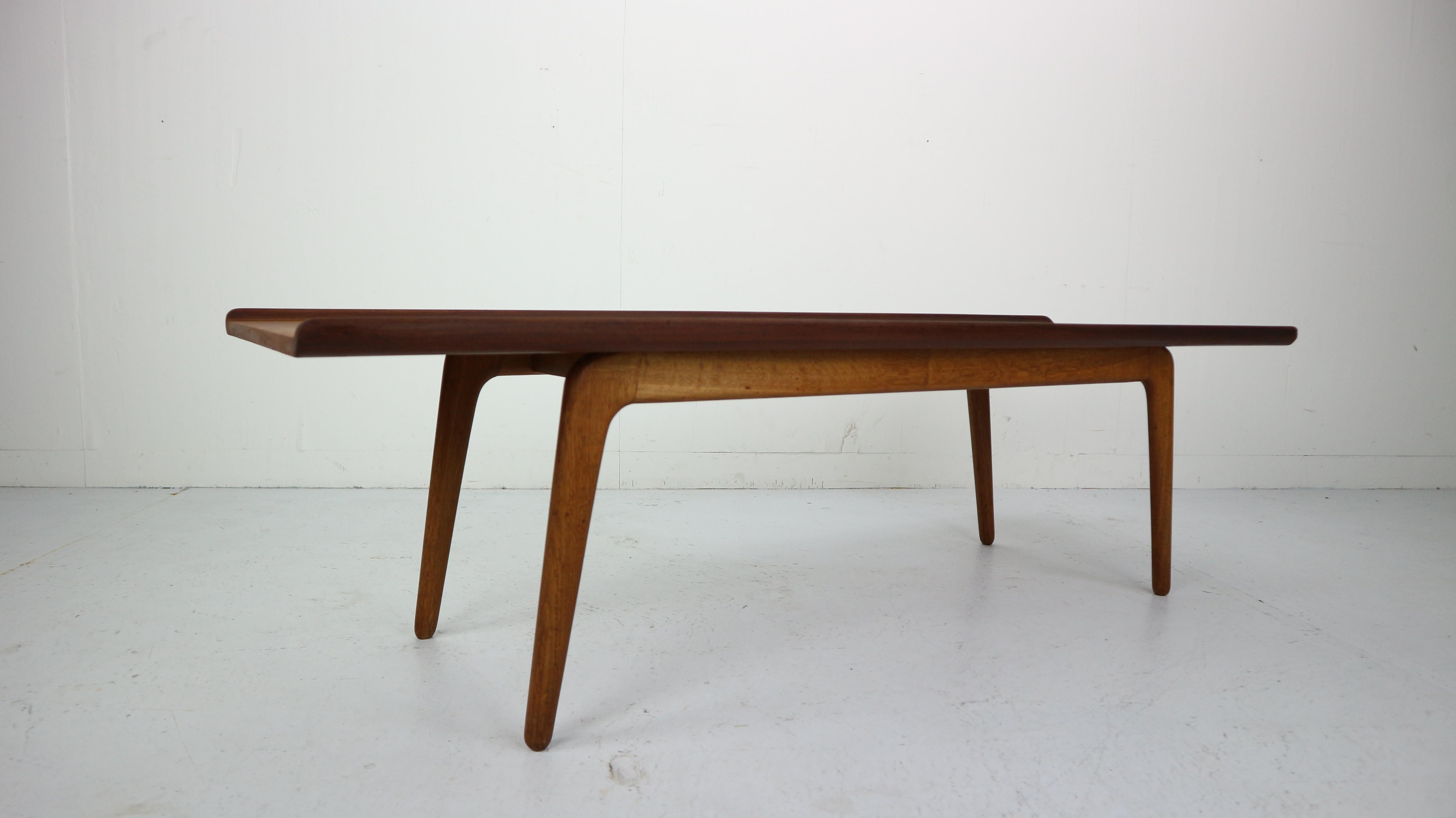 Teak and Oak Coffee Table by Aksel Madsen Bender for Bovenkamp, 1960s In Good Condition In The Hague, NL