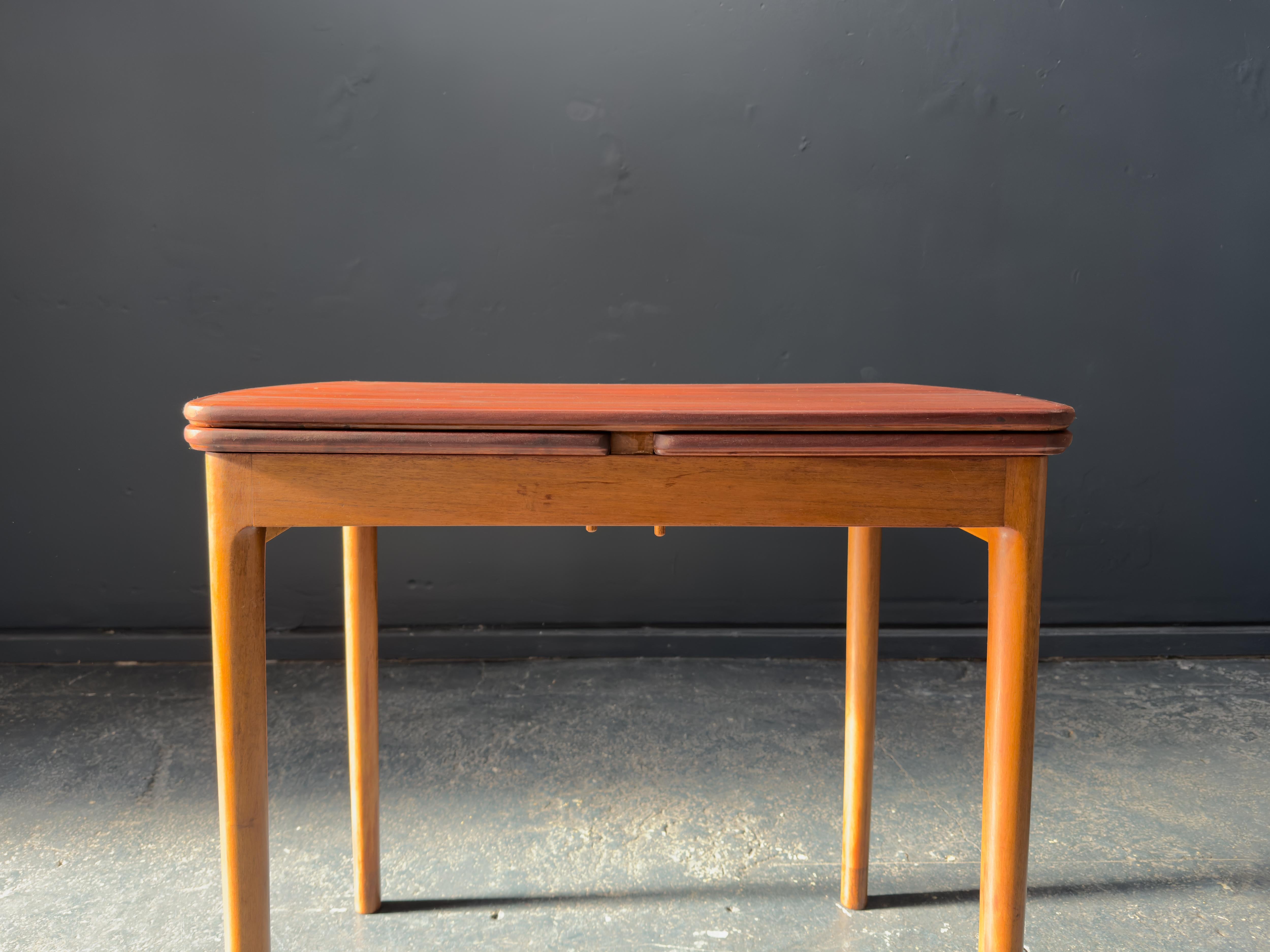 Ausziehbarer Konsolentisch aus Teak und Eiche (Dänisch) im Angebot