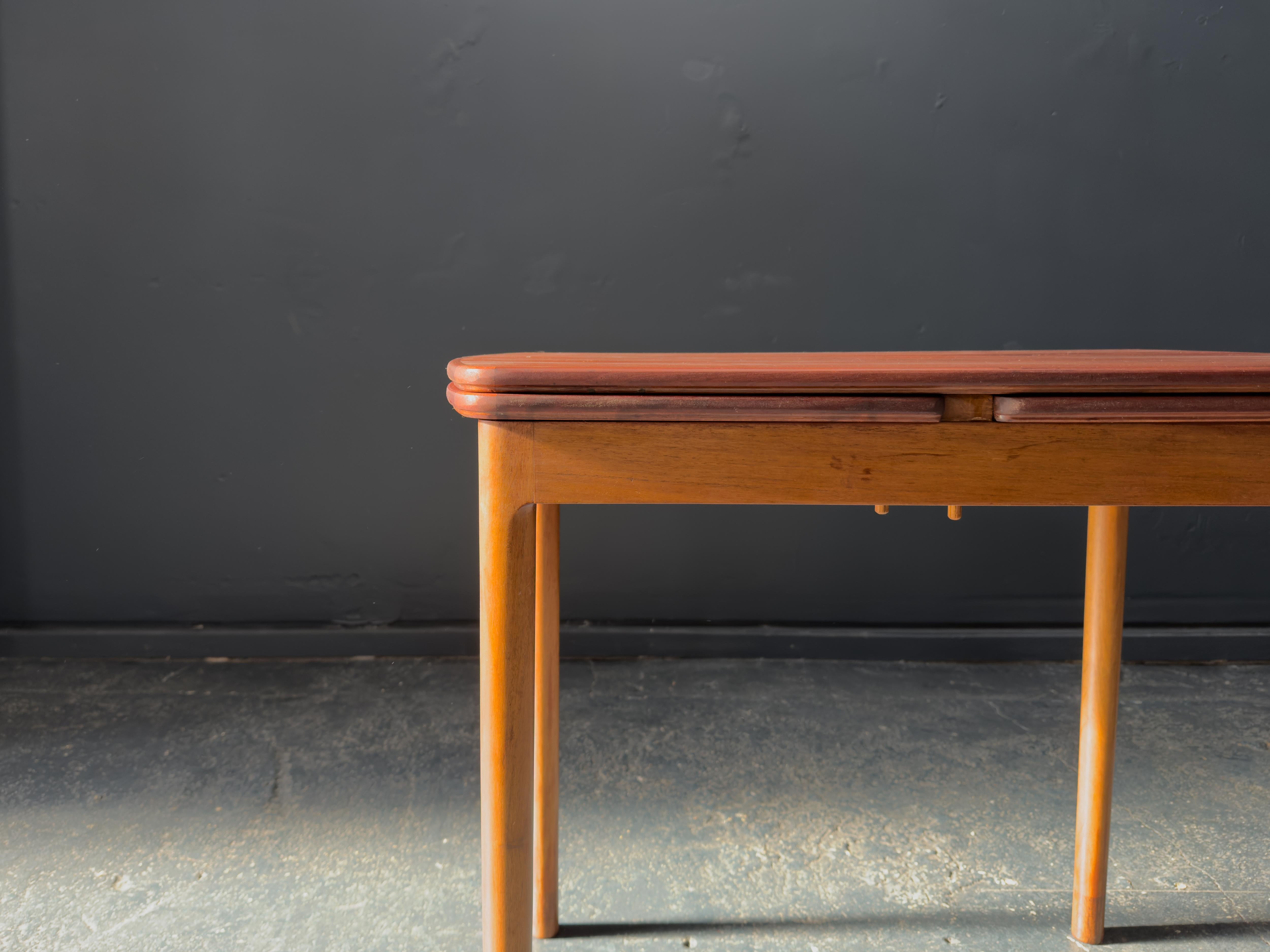 Ausziehbarer Konsolentisch aus Teak und Eiche (20. Jahrhundert) im Angebot