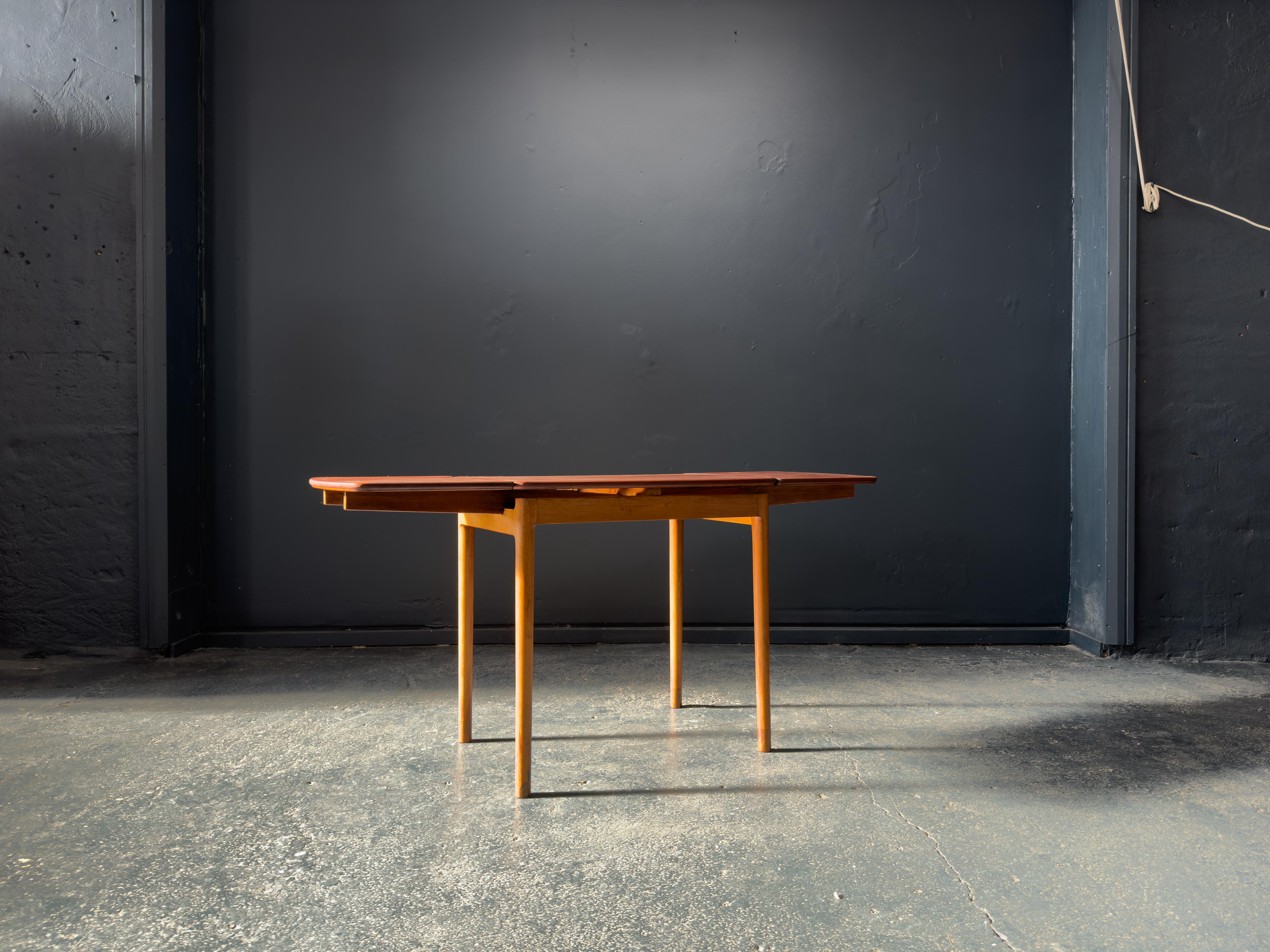 Ausziehbarer Konsolentisch aus Teak und Eiche (Eichenholz) im Angebot