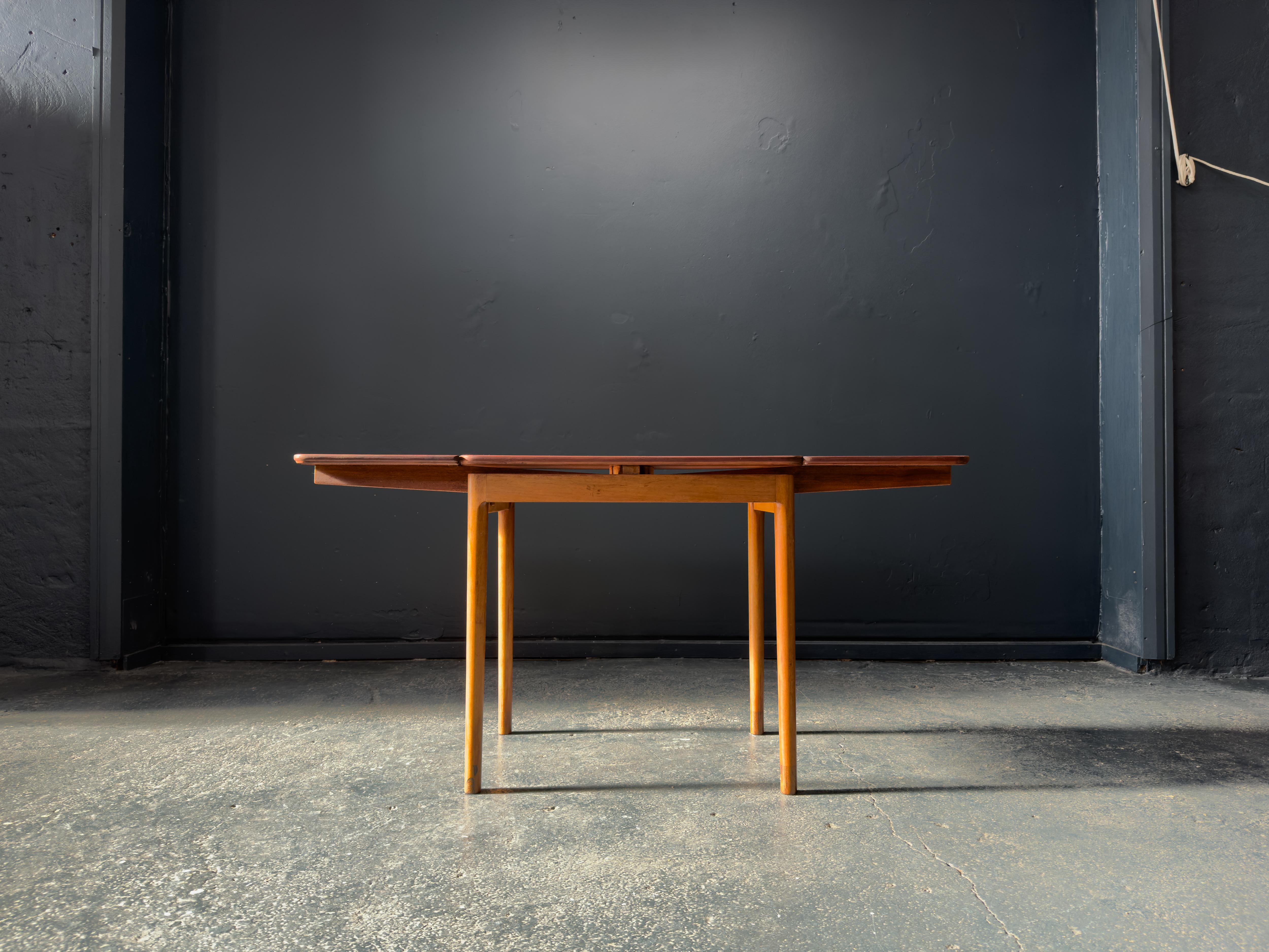 Ausziehbarer Konsolentisch aus Teak und Eiche im Angebot 1
