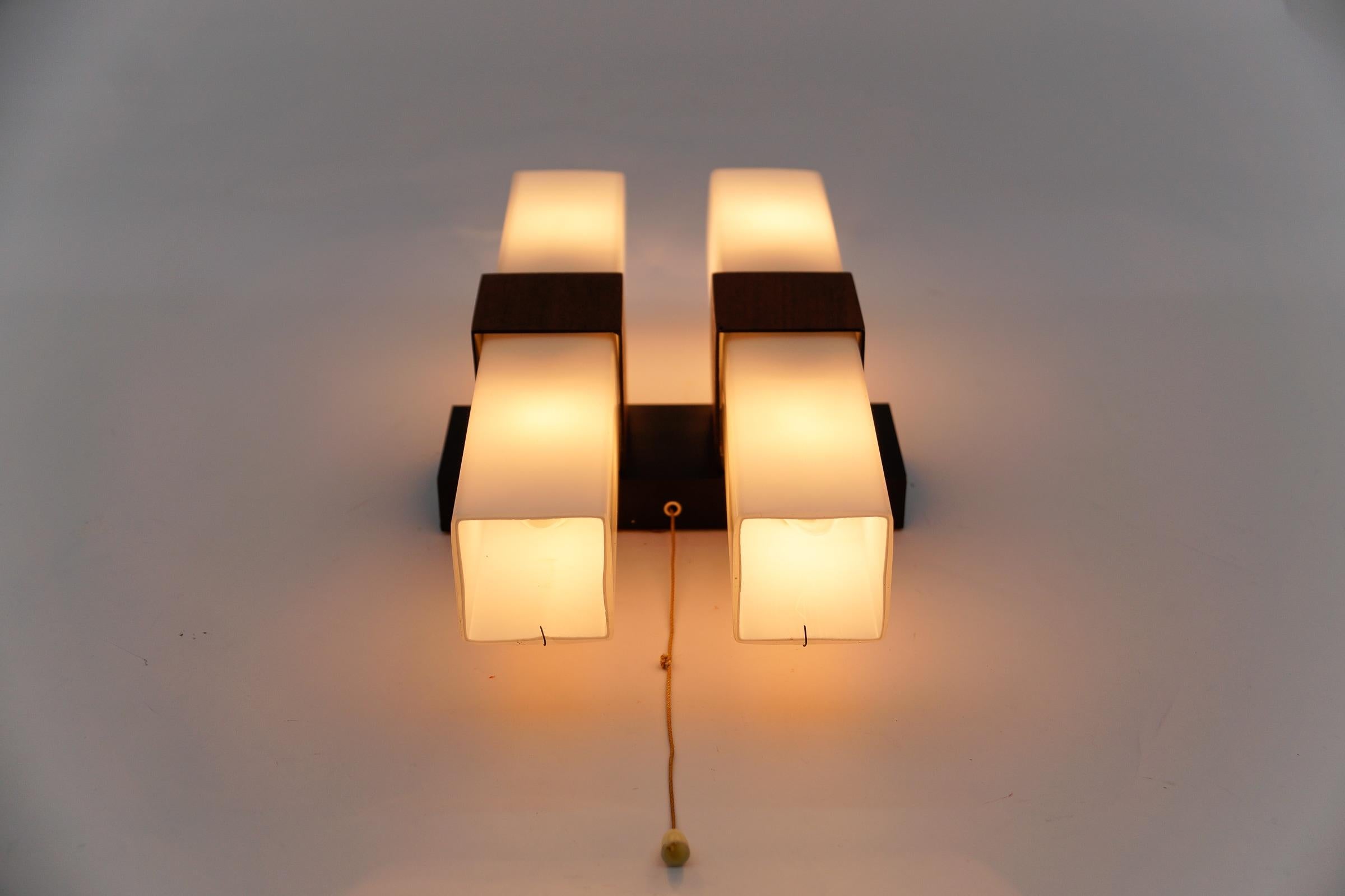 Lampada da parete in teak e vetro opalino di Kaiser Leuchten, anni '60 in vendita 3