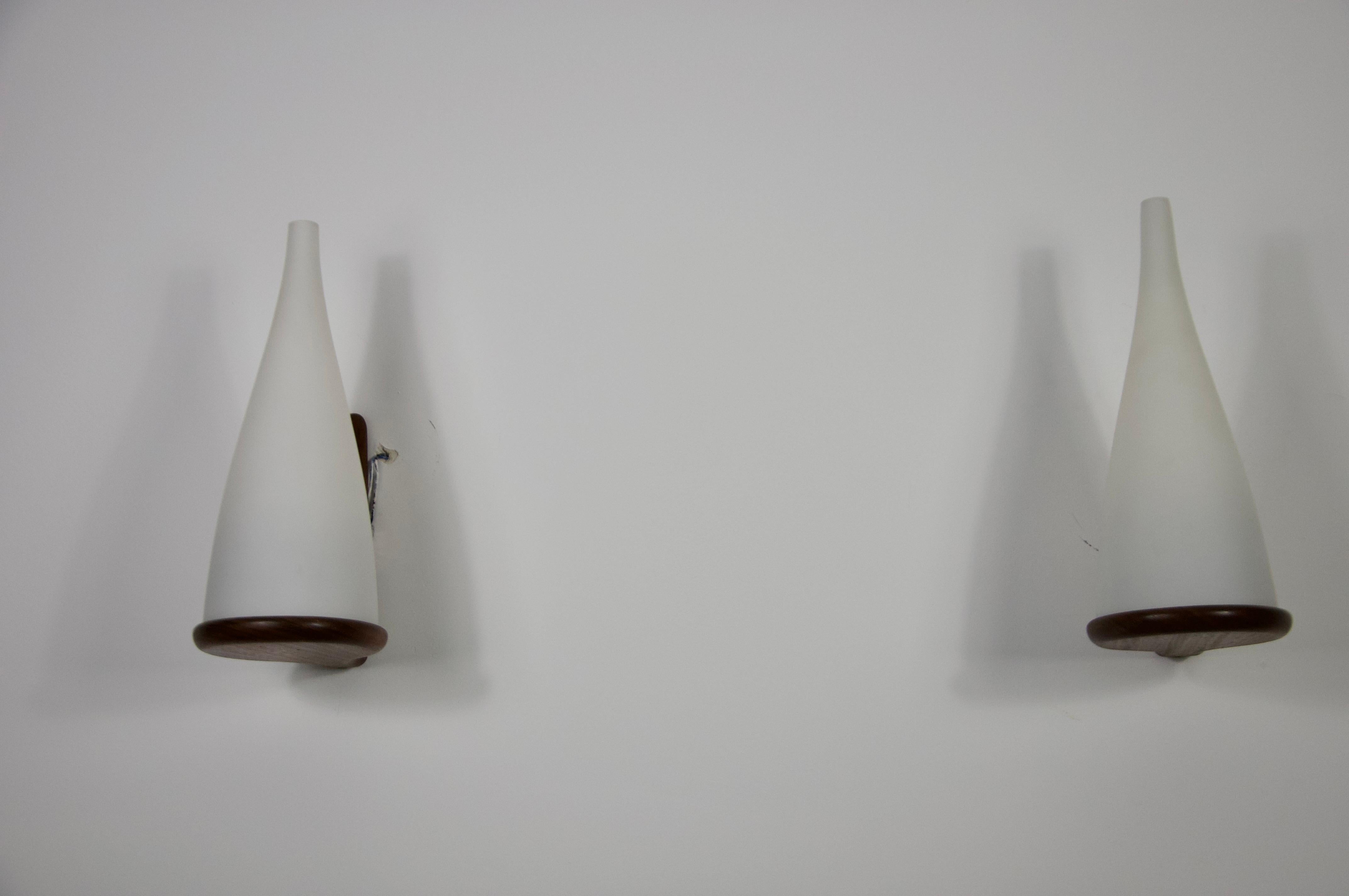 Mid-Century Modern Teak and Opaline Glass Wall Lamps by Uno & Östen Kristiansson for Luxus Sweden For Sale