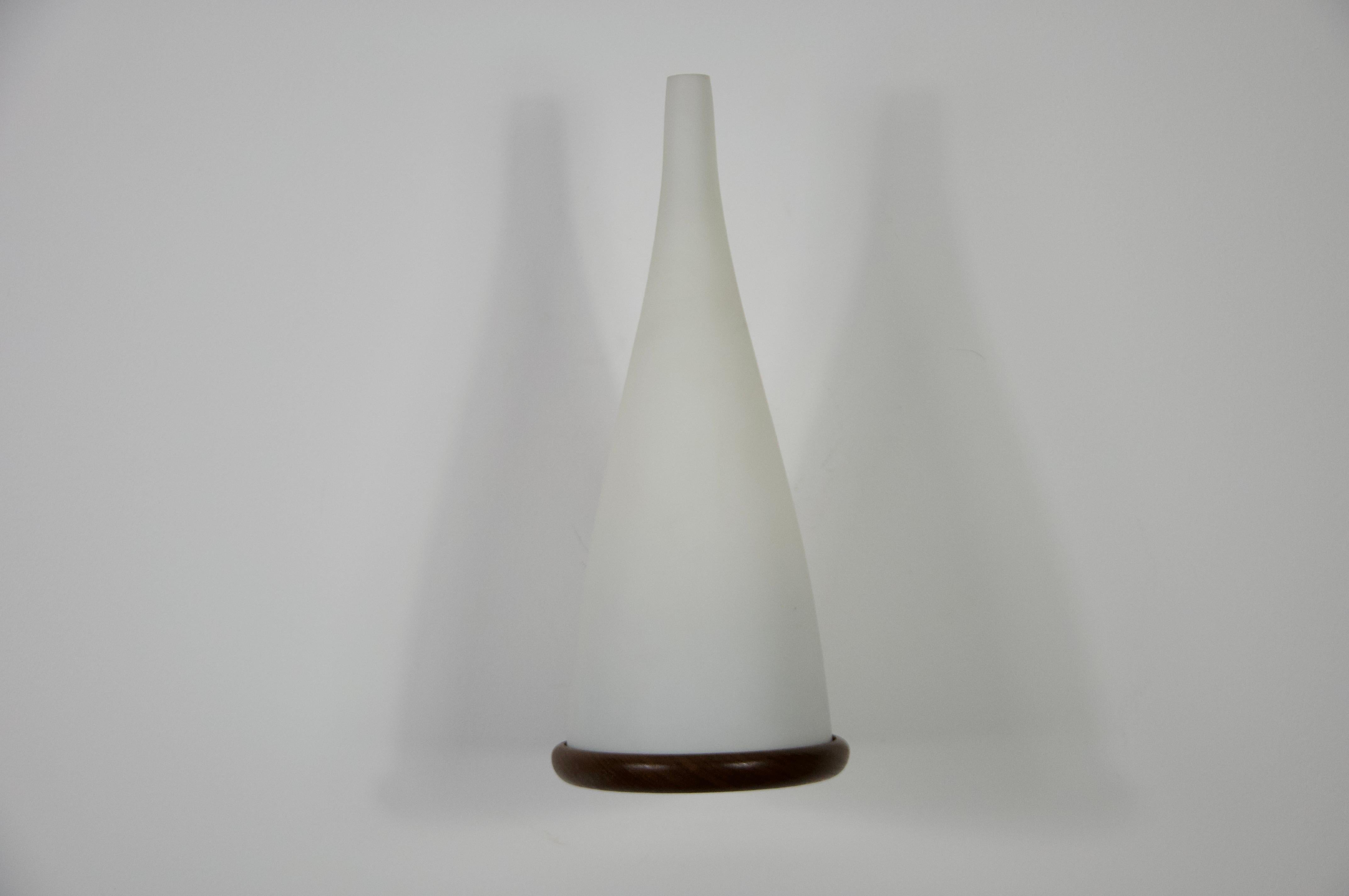 Teak and Opaline Glass Wall Lamps by Uno & Östen Kristiansson for Luxus Sweden In Good Condition For Sale In Hagenbach, DE