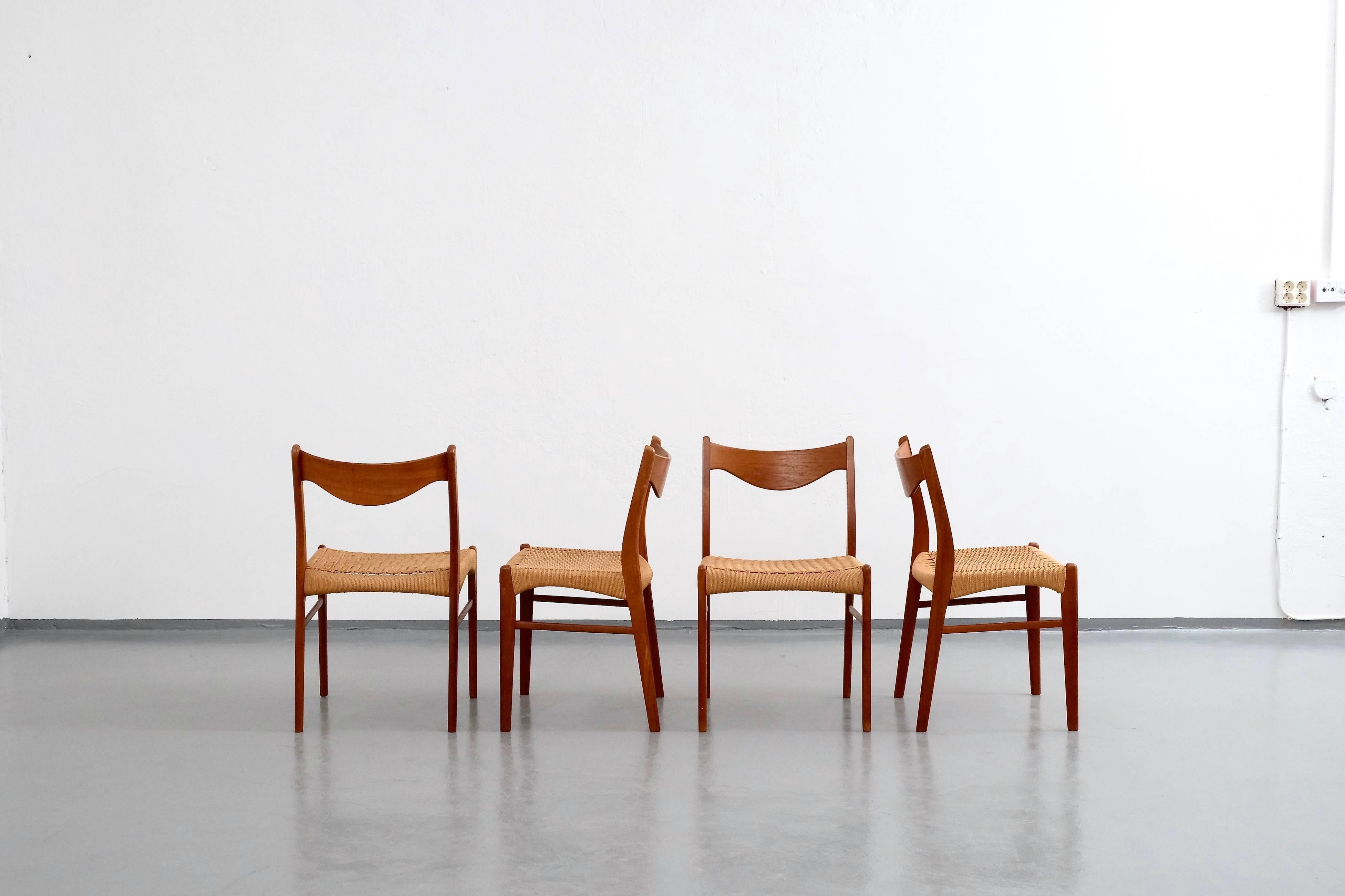 Set of four dining chairs in teak and paper cord, designed by Ejner Larsen and Aksel Bender Madsen and produced by Glyngøre Stolefabrik in the 1960s.