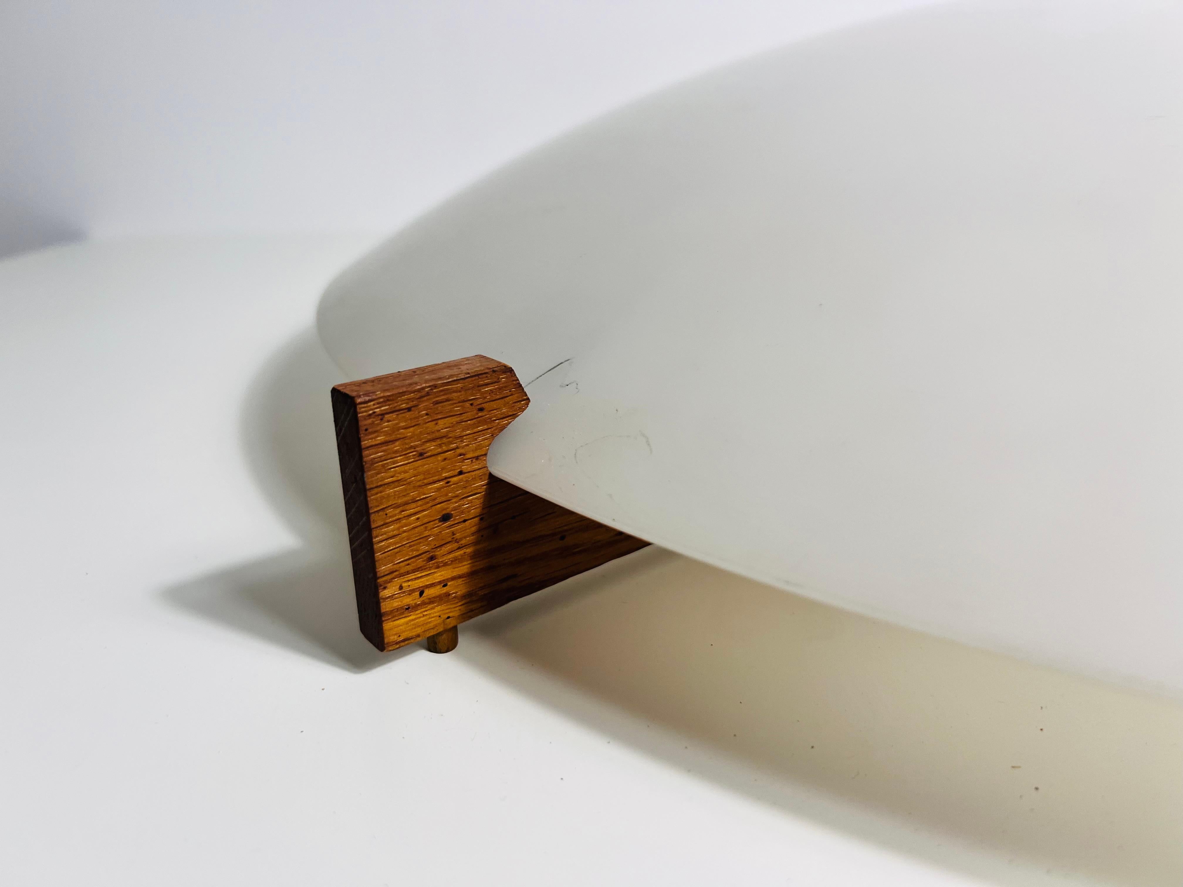 Plafonnier en teck et plexiglas par Uno & Östen Kristiansson pour Luxus Sweden en vente 4