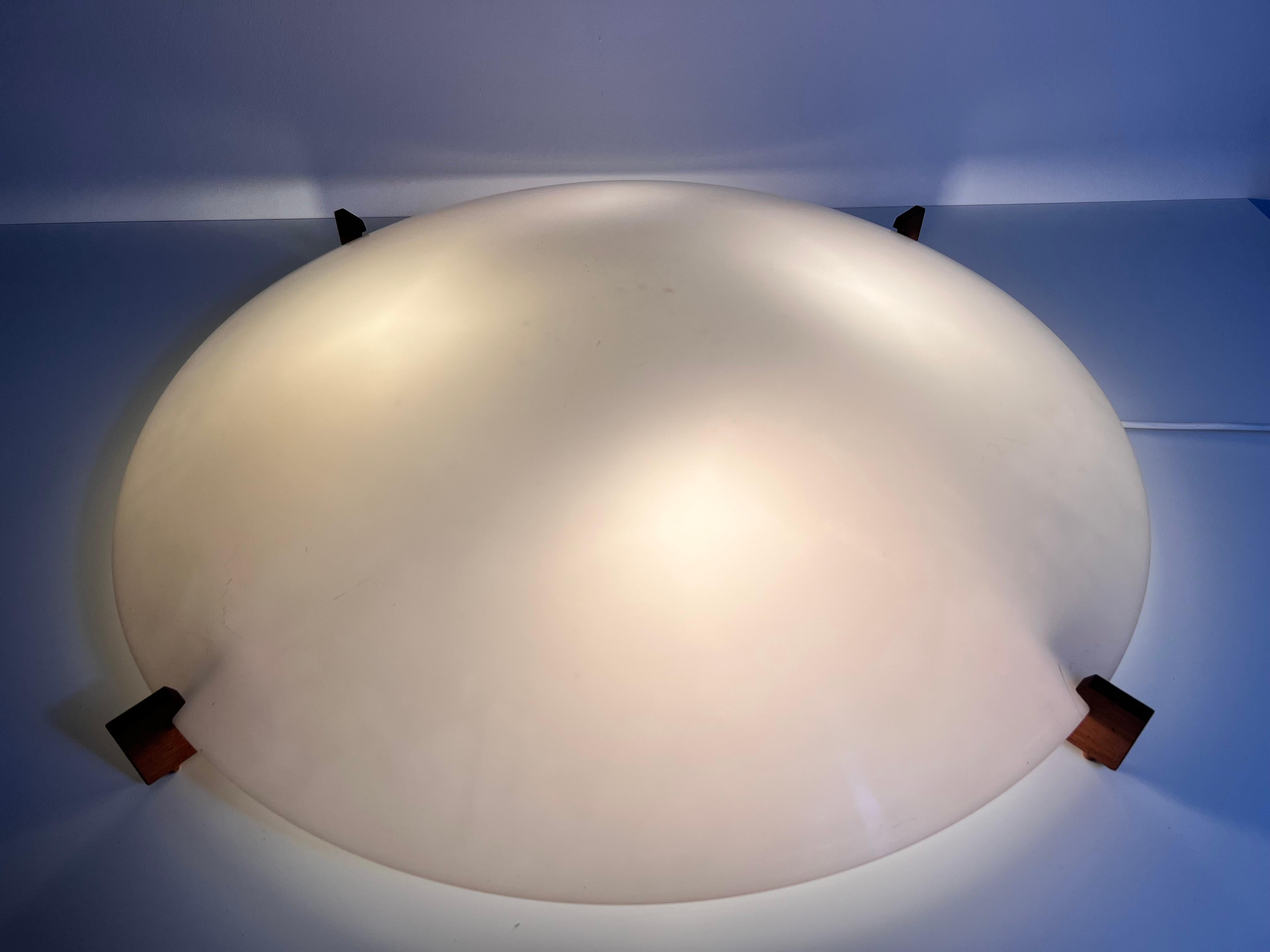 Plafonnier en teck et plexiglas par Uno & Östen Kristiansson pour Luxus Sweden en vente 5