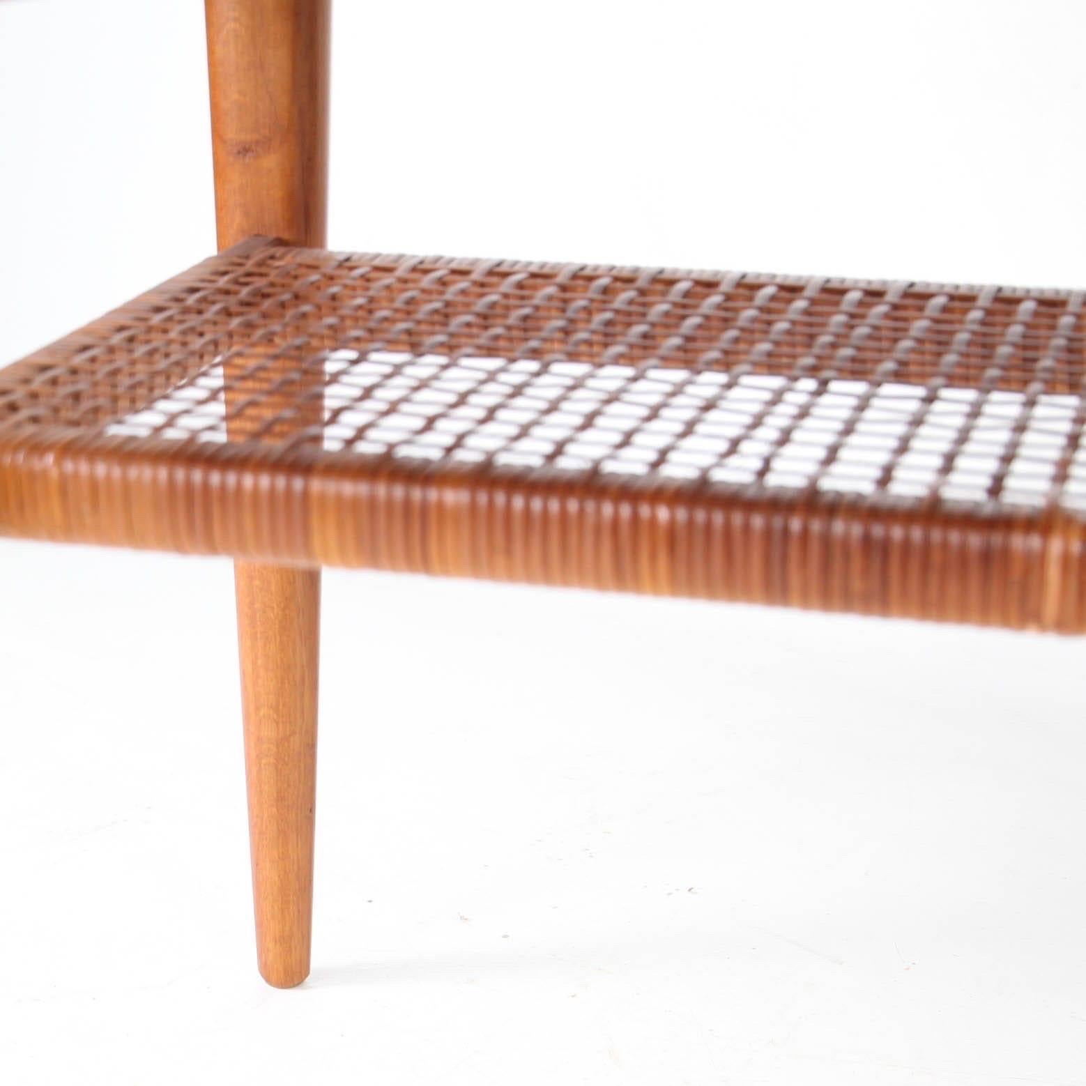 Couchtisch aus Teakholz und Rattan im Angebot 1