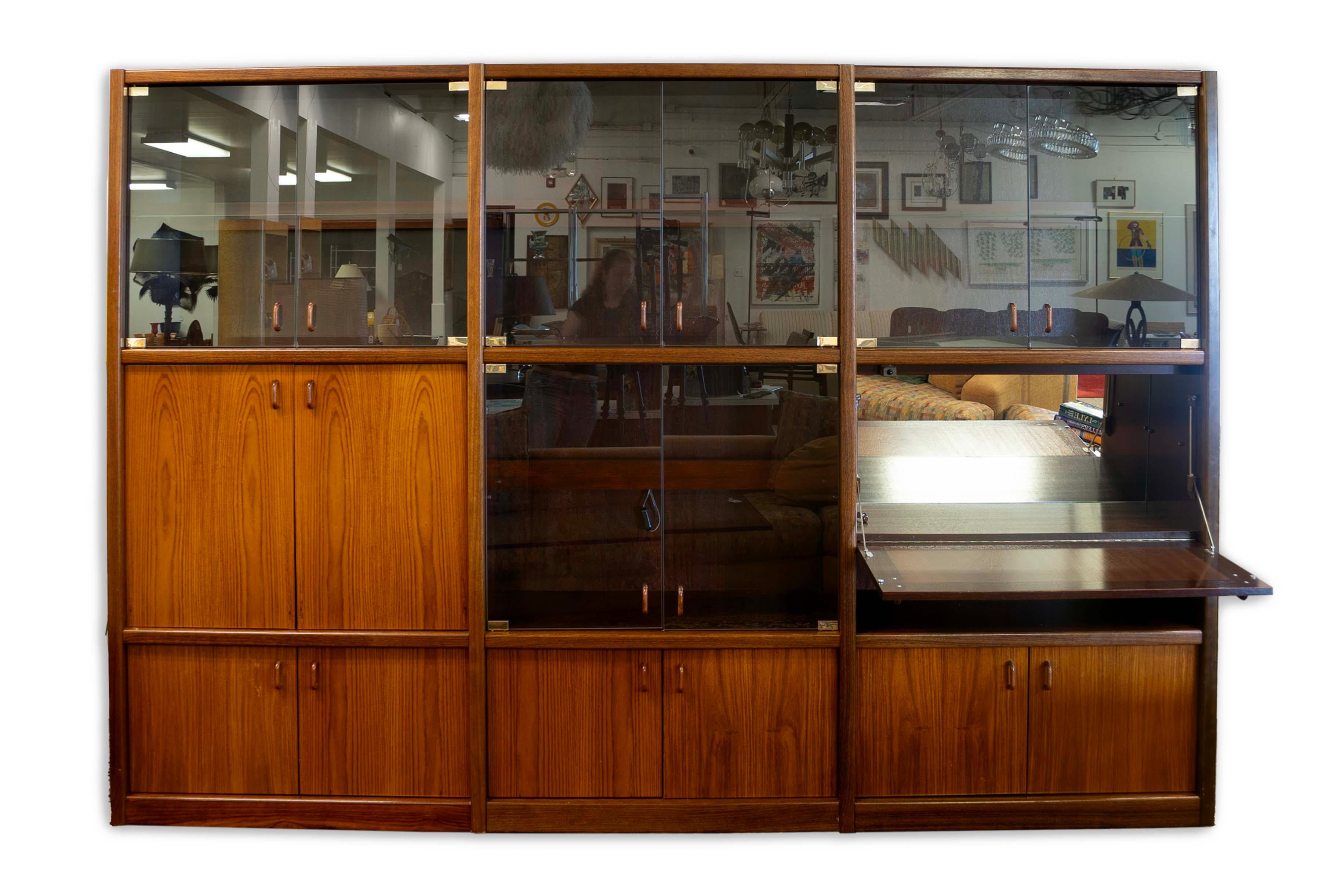 XX secolo Parete attrezzata in teak e palissandro con scrivania del Mid Century Modern