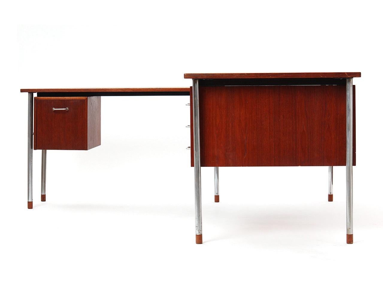 Scrivania in teak e acciaio di Ejner Larsen and Aksel Bender Madsen In condizioni discrete in vendita a Sagaponack, NY