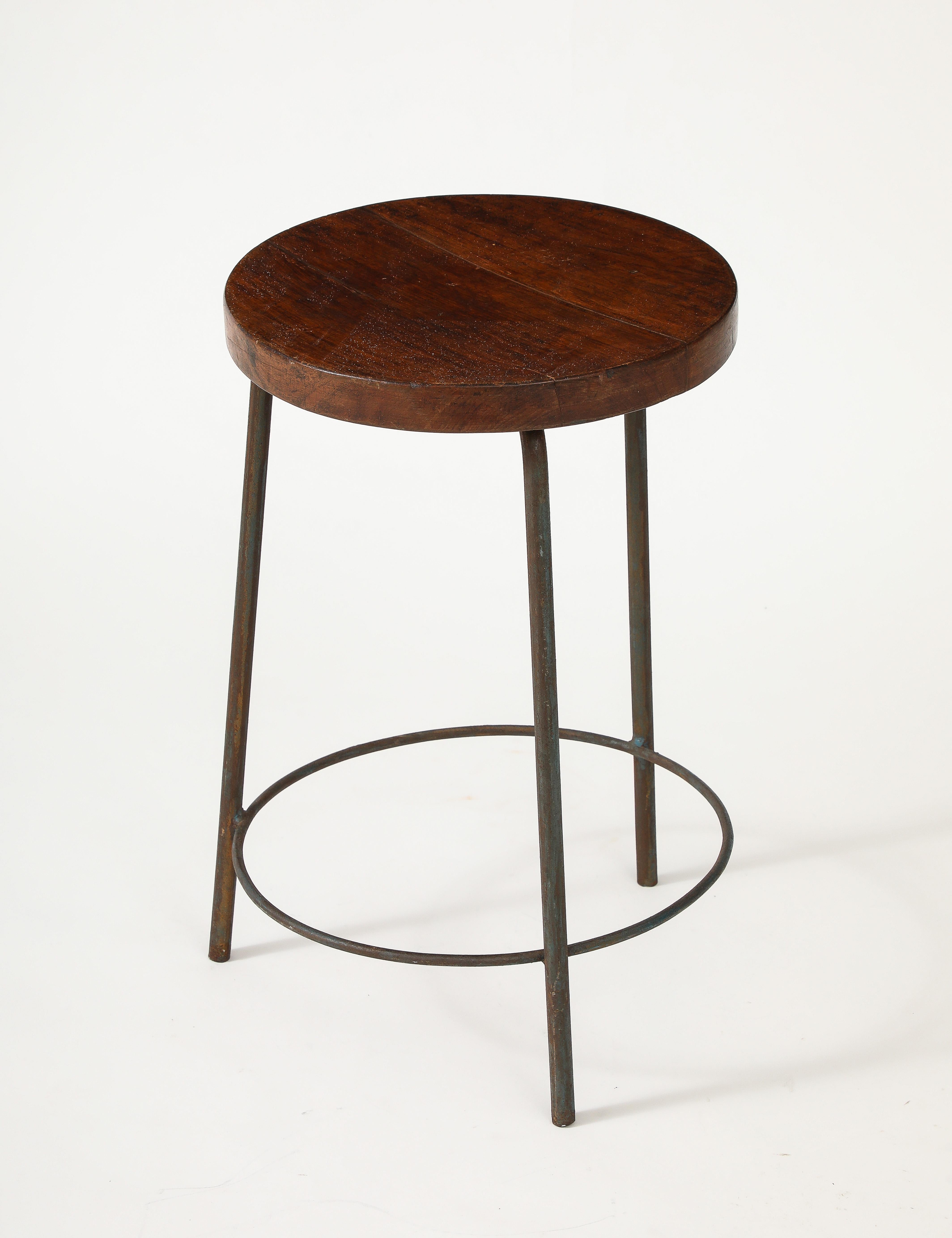 Sgabello in teak e acciaio di Pierre Jeanneret, Chandigarh, India, 1960 ca. In condizioni ottime in vendita a New York City, NY