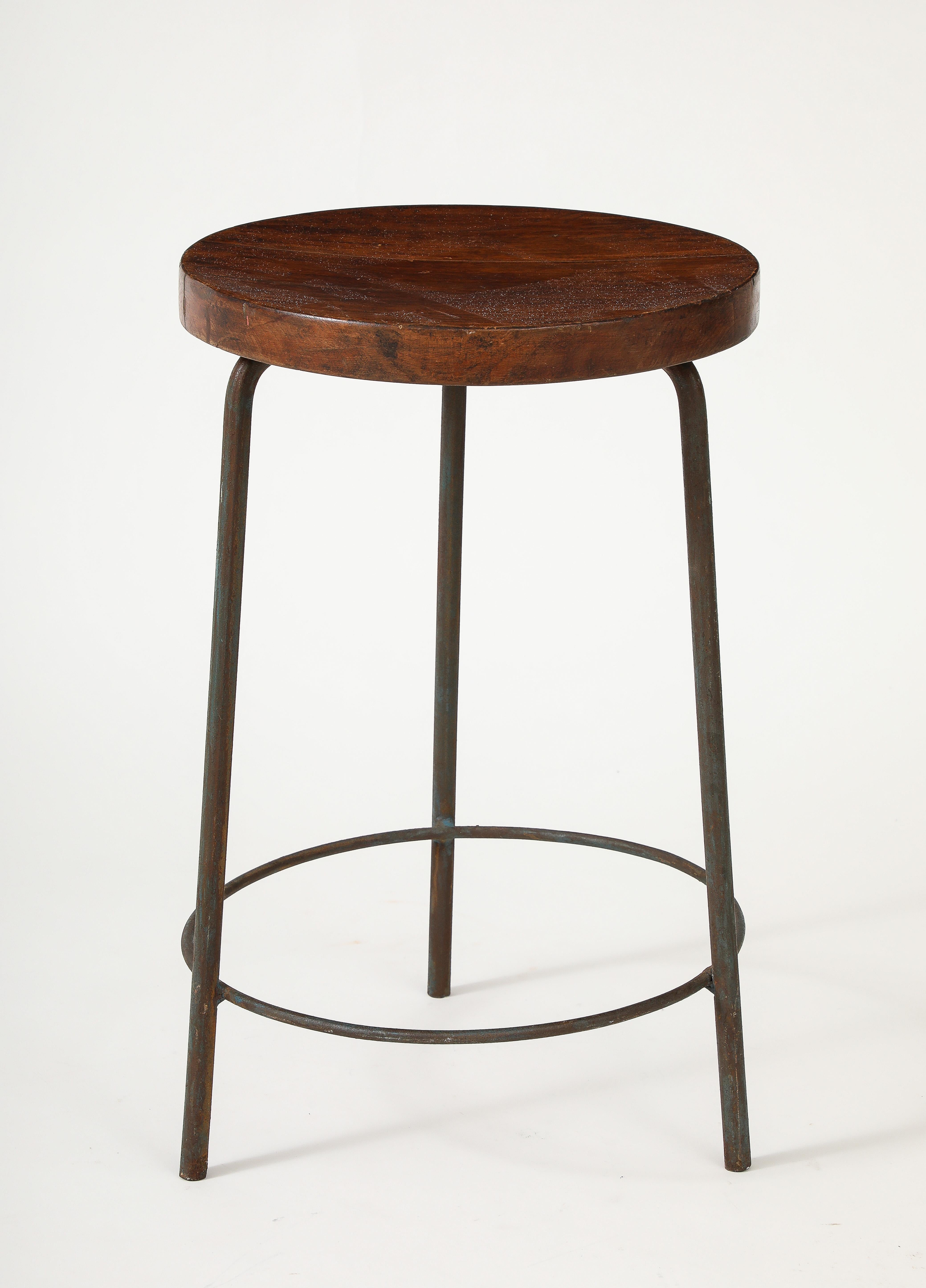 Metà XX secolo Sgabello in teak e acciaio di Pierre Jeanneret, Chandigarh, India, 1960 ca. in vendita