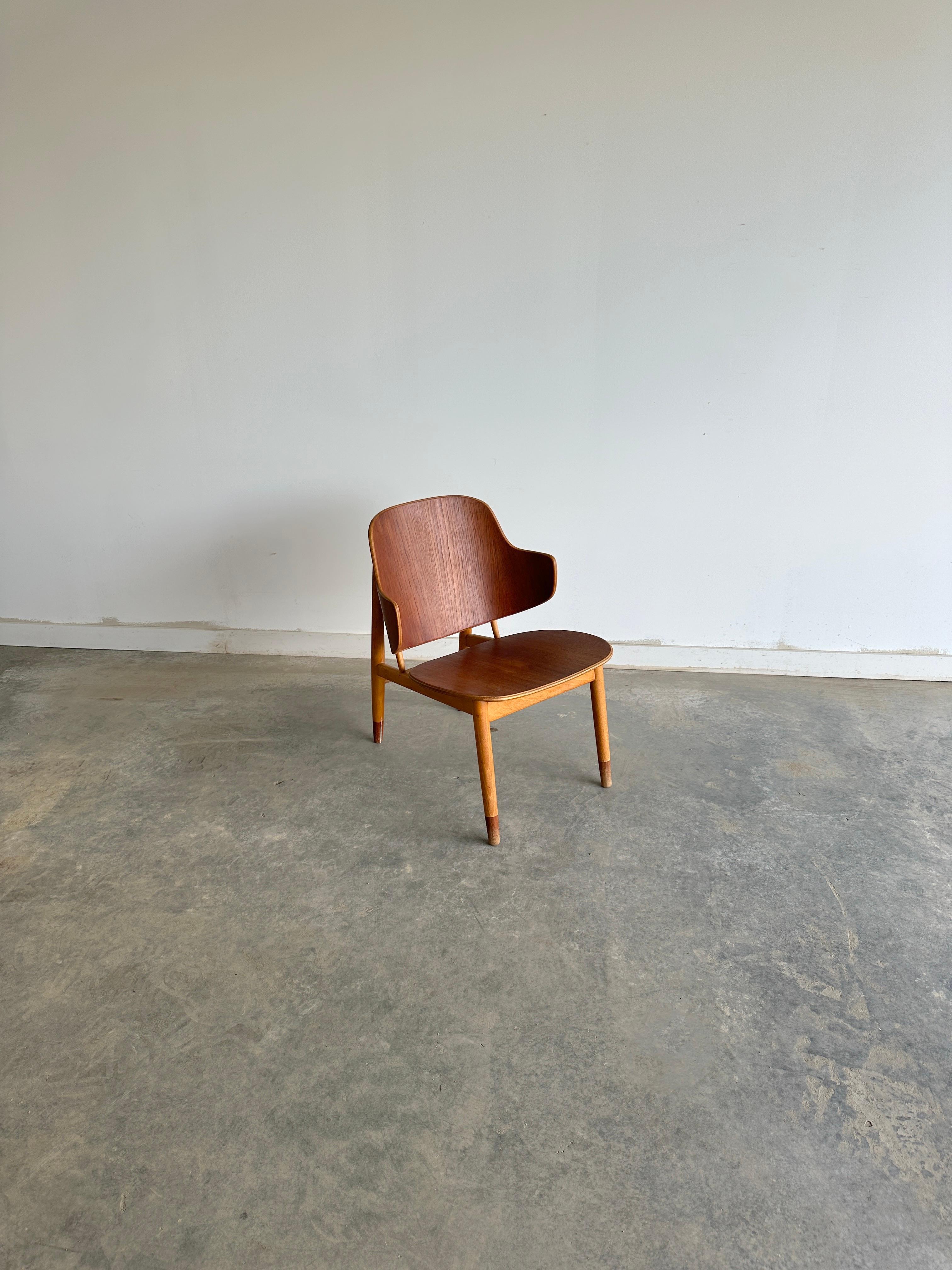 Mid-20th Century Teak and walnut 'Penguin' chair by Ib Kofod-Larsen for Selig For Sale