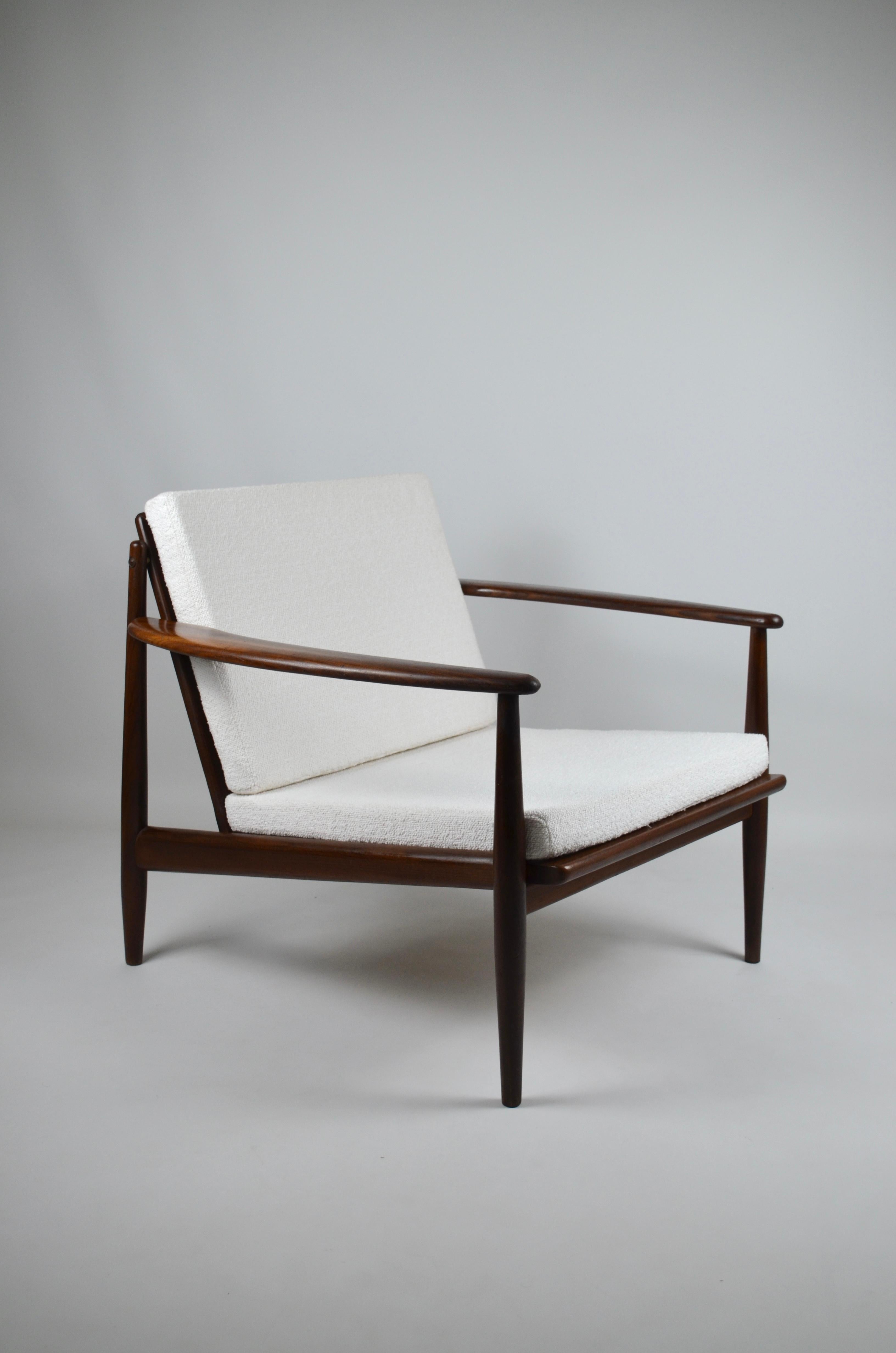 Sessel der Designerin Grete Jalk aus massivem Teakholz, 1960er Jahre
Überholte Kissen
Sehr elegant!