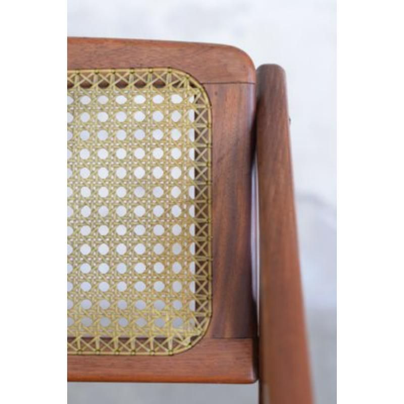 Poltrona in teak di Michel Ducaroy per SNA, Francia, 1952
 
 Design vintage
 Negli anni '50, il designer francese Michel Ducaroy disegnò questa elegante sedia da salotto come parte della sua prima collezione per la sua azienda di arredamento, SNA