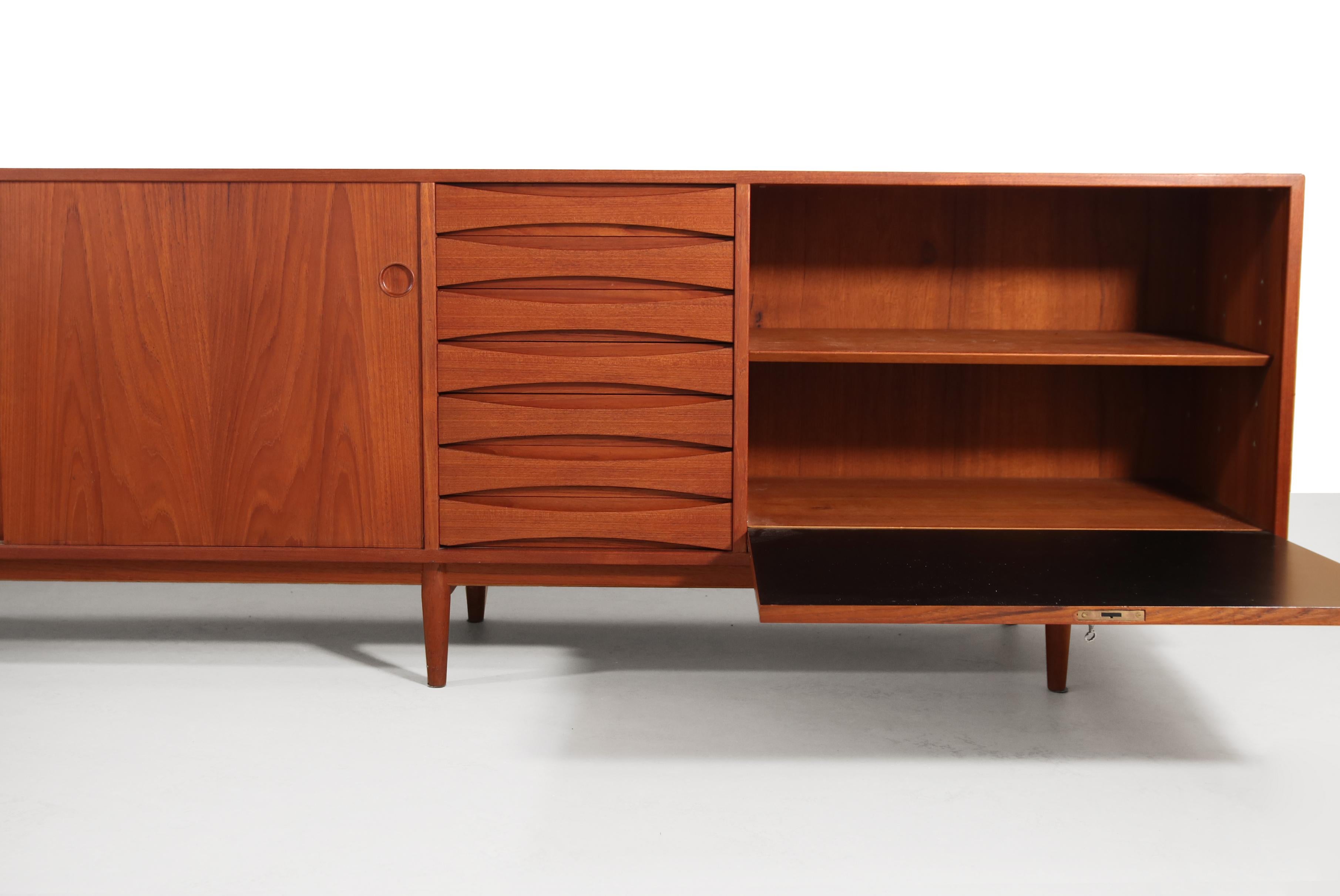 Mid-Century Modern Teak Arne Vodder sideboard Model 29 early model for Sibast For Sale
