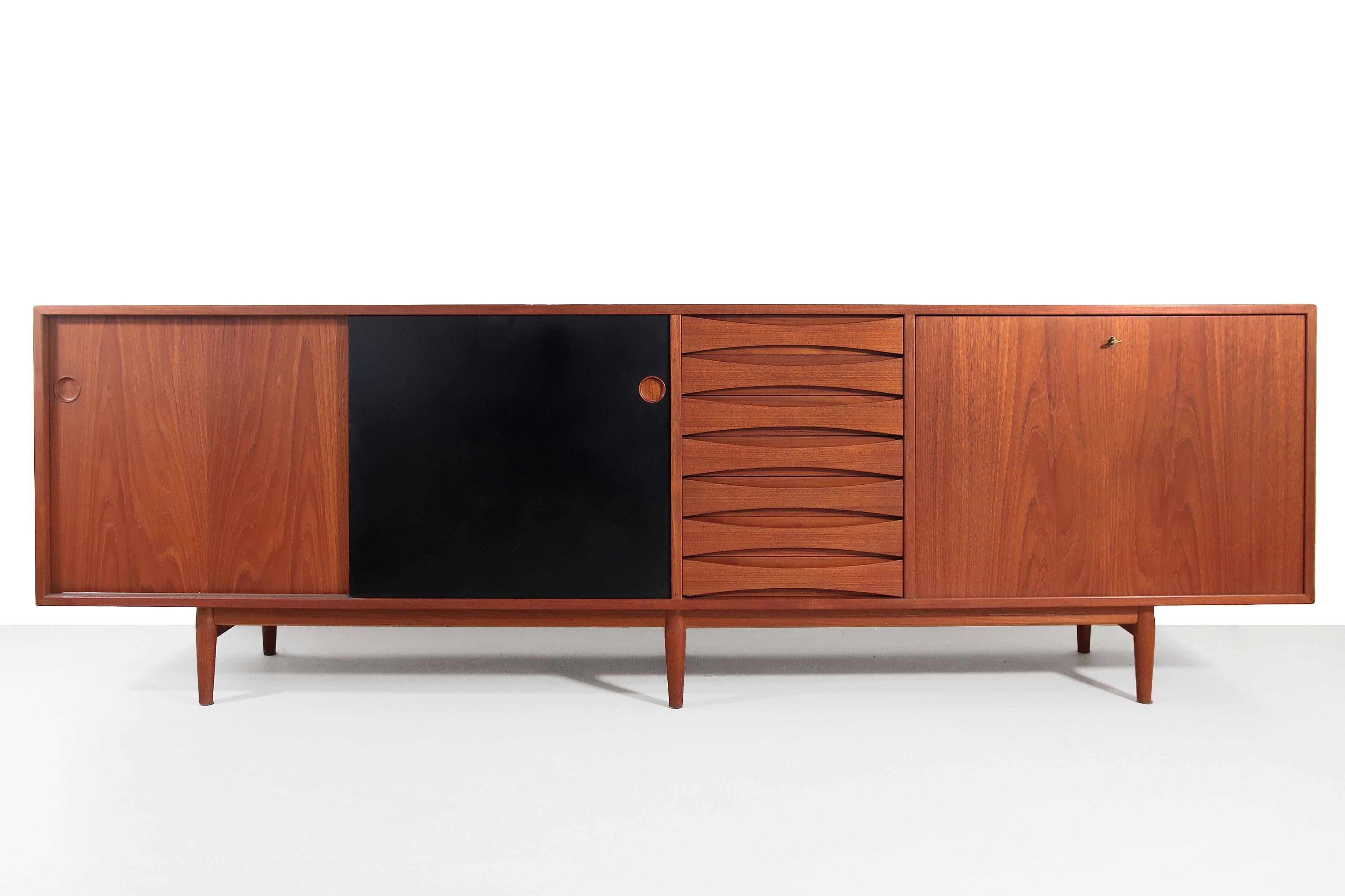 Mid-20th Century Teak Arne Vodder sideboard Model 29 early model for Sibast For Sale