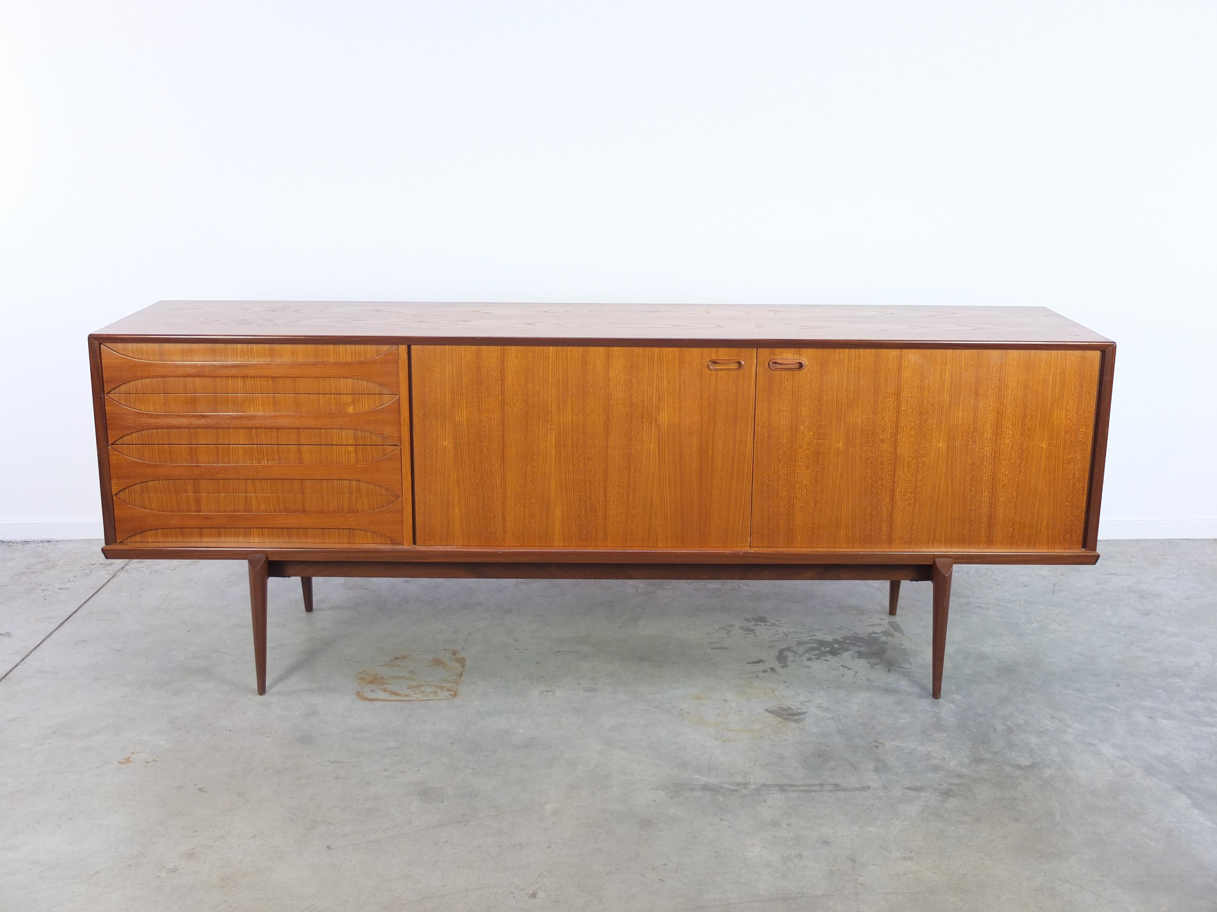 Beautiful teak sideboard designed by Oswald Vermaercke for V-Form in Belgium during the 1960s. This so called ‘Astrid’ sideboard is named after the Belgian princess in 1962 and it is way less common than the ‘Paola’ model. There are great details