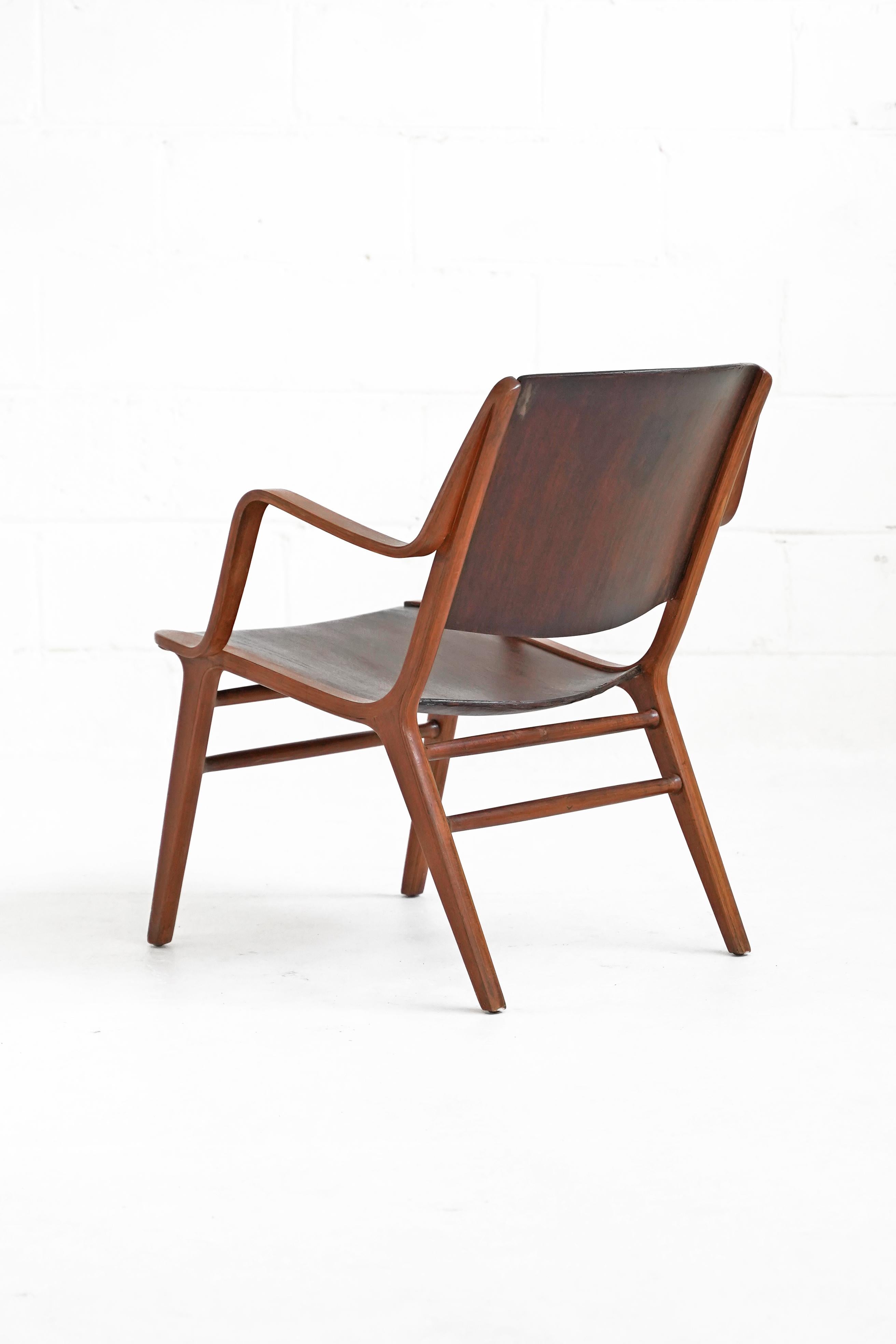 Stunning easy chair by Peter Hvidt and Orla Mølgaard-Nielsen with a stained oak seat and backrest and curvilinear teak arms and legs. A rare piece with beautiful bentwood details. In it's original vintage condition with signs of wear shown in photos.