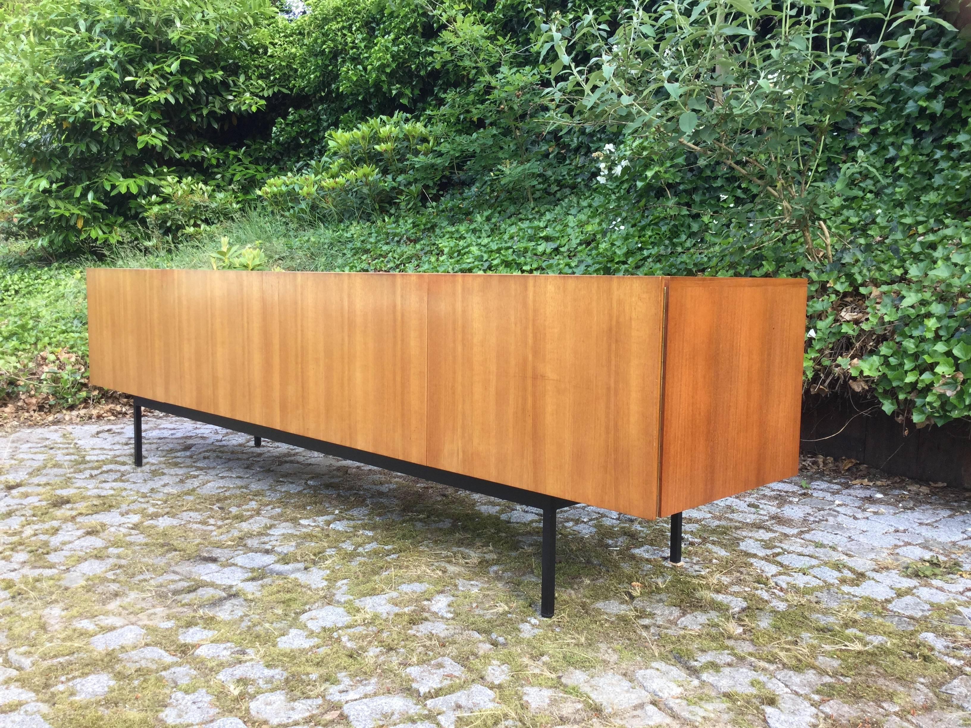 Exceptional teak sideboard model B40 by German designer Dieter Wäckerlin, designed in 1958 for German manufacturer Behr who is knows for their exceptional high end quality manufacturing.
The refined minimalistic teak structure comes with an