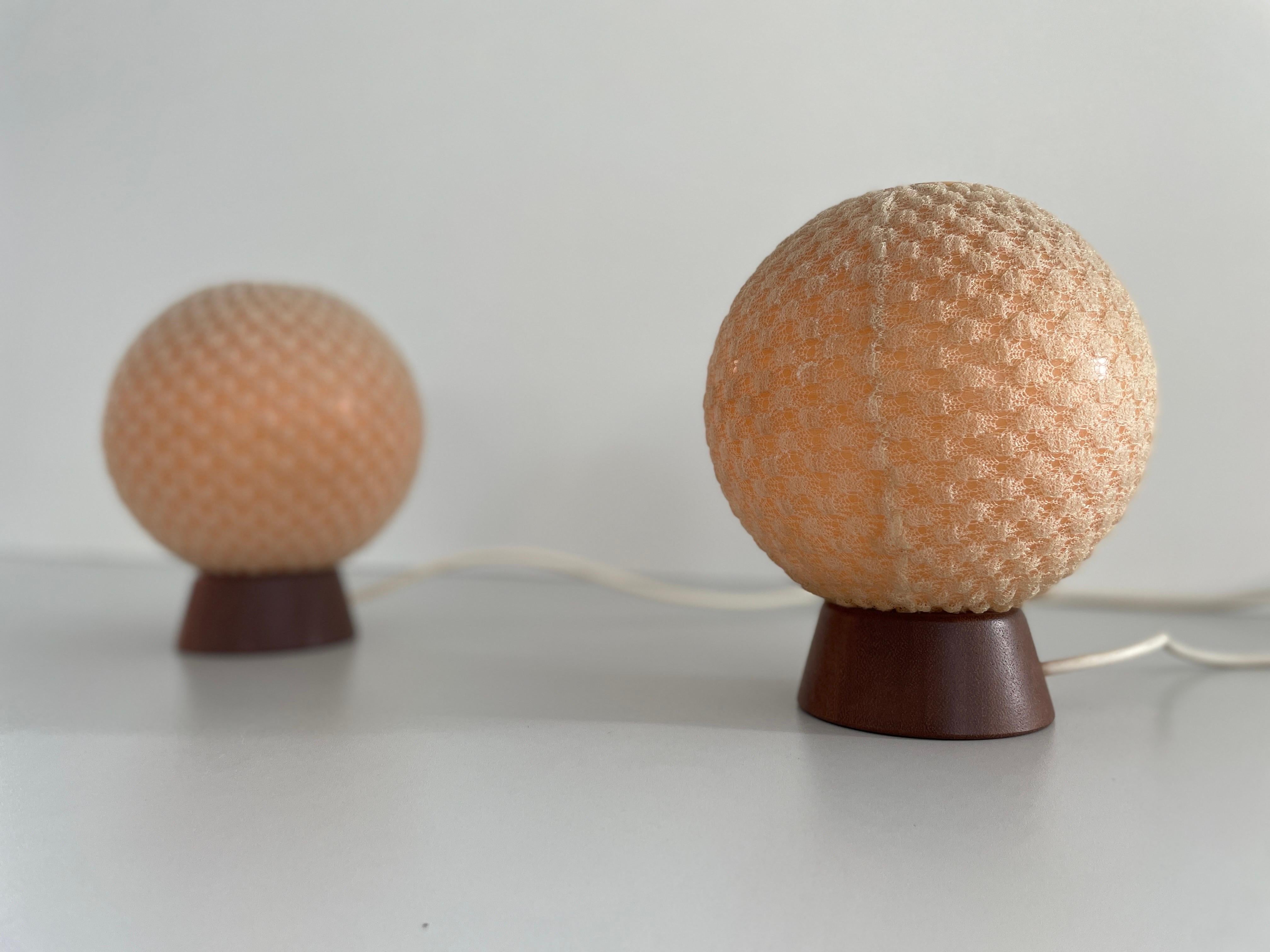Paire de lampes de chevet en teck et abat-jour en tissu boule par Temde, Allemagne, années 1960 en vente 8